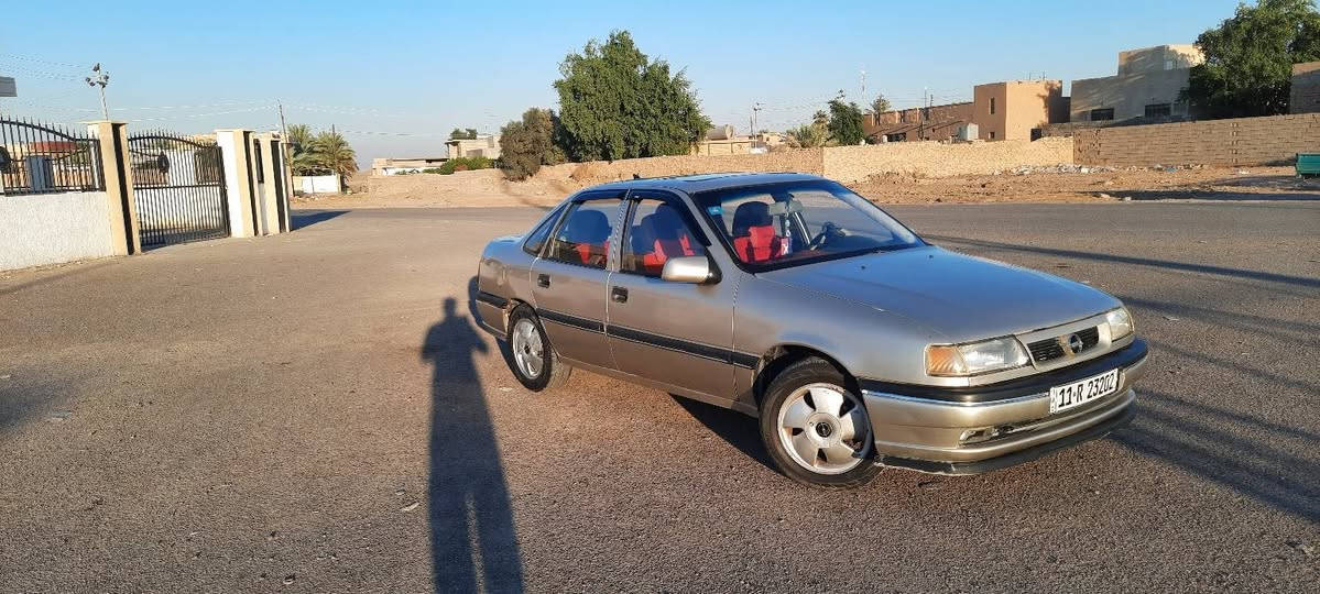 بسم الله وعلى بركة الله 
للبيع اوبل فكترا ٩١ محرك ١٨رقم بغداد انكليزي بأسمي 
شرط التحويل (بيع فقط ما اراوس ولا وعدة)
السيارة مصبوغة عام شوفة عينكم السيارة حلوة وكاعدة 
محرك ممتاز كير ممتاز تايرات نضيفات 
صدر بحالة جيدة كل كهربائياتها شغالة 
( السيارة جاهزة تشغل وتمشي وترايك وين ماتريد )
سبب البيع رهمت سيارة أحدث وأريد أبيعها واخذها 
السعر( 40$ )وبيها مجال للشراي ويدلل
رقم الهاتف للتواصل ***********
مكاني سامراء وربي يرزق الجميع
