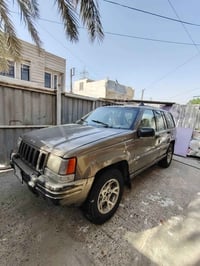 ر السلام عليكم سيارة جيب شيروكي موديل 1995 السيارهه حلوه بس يريدله شوي...