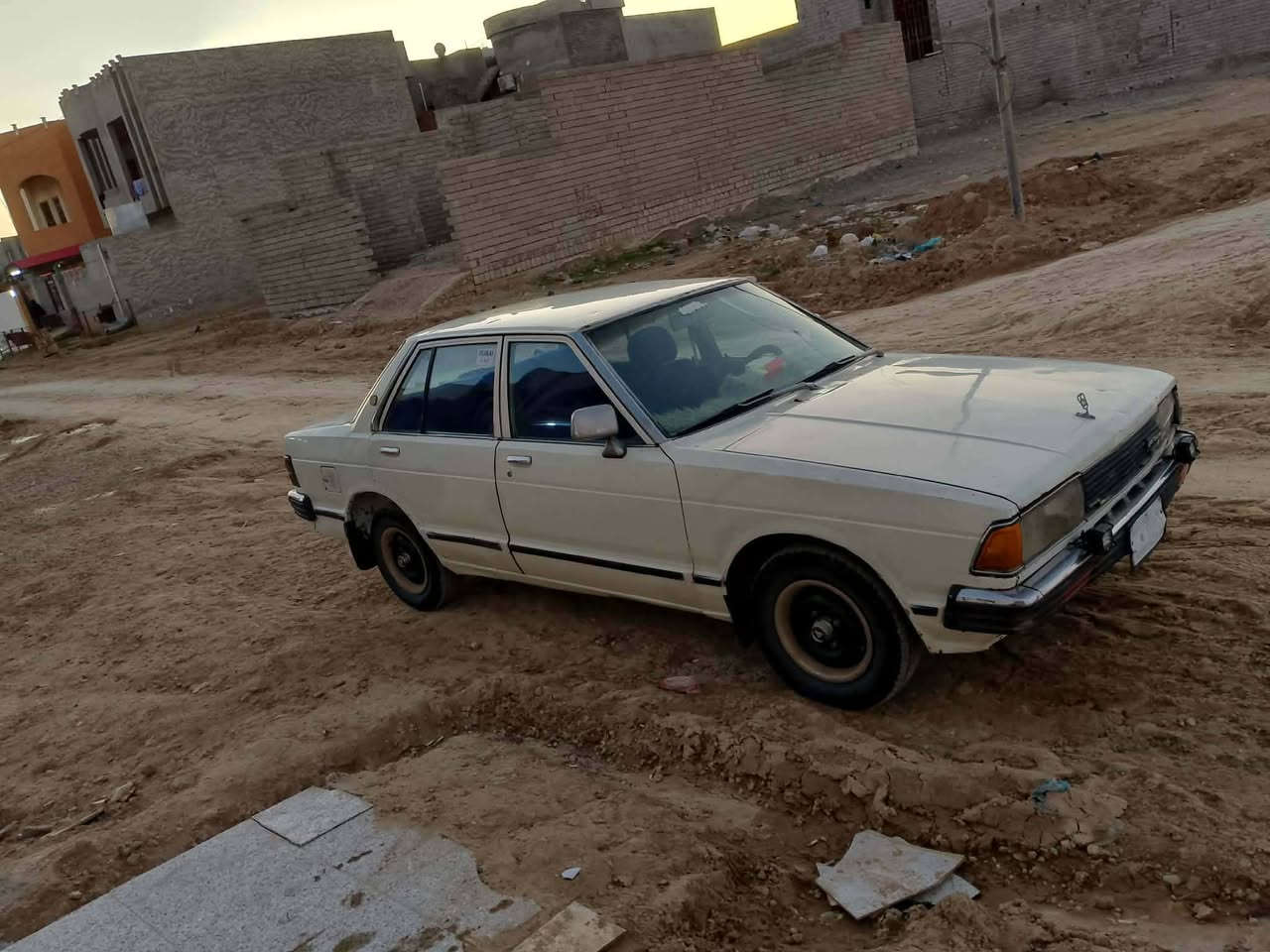 السلام عليكم سياره للبيع نيسان داستين موديل 80 المكان تكريت حي الديون شارع 60 رقم صدامي نينوى السعر ١٣ اتصال على هالرقم ***********
