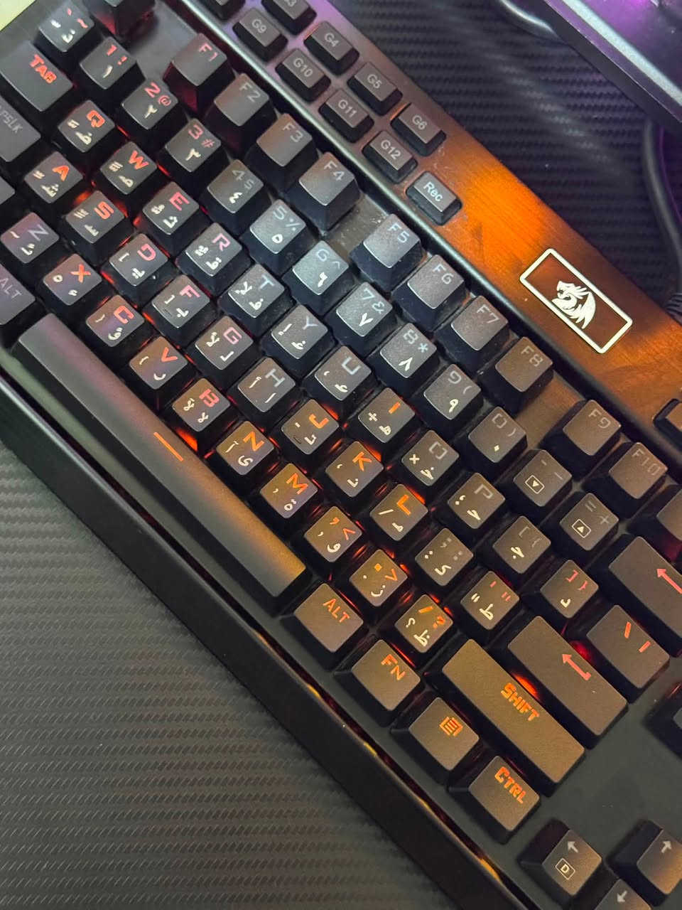 ماوس وكيبورد للبيع 

Logitech G502 HERO Gaming Mouse
حساس HERO الأصلي بدقة تصل إلى DPI 25,600
* 11 زر قابل للبرمجة
* زر Sniper لتقليل ال DPI مؤقتًا للتصويب
* عجلة سكرول بوضعين %لفات حرة أو خطوة بخطو
* إضاءة RGB قابلة للتخصيص
* مناسب لألعاب FPS وMOBA والاستخدام اليومي
وينربط ؏ تطبيق لوجتك ايضا

Redragon K550 Mechanical Gaming Keyboard
Redragon K550 كيبورد ميكانيكي أصلي *
*Purple Switches ' ويتش بنفسجي!%
- باد ماوس لون ابيض مع تموج اسود مستخدم قليل كلش بس جدا نظيفة 
انطيني سعرك وما نختلف 
بس جيك سعر الجديد بيش وبخدمتك 

عنواني البصرة حي الجامعة 
*********** — ***********
