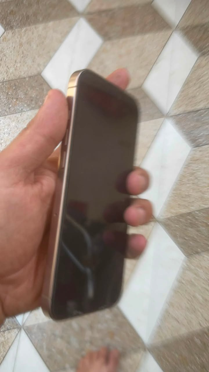 ايفون 16برو ماكس اصلي شرق اوسط البطاريه 91ما مفتوح شلع نضيف جهاز عنوان بصره ابي الخصيب رقم***********
