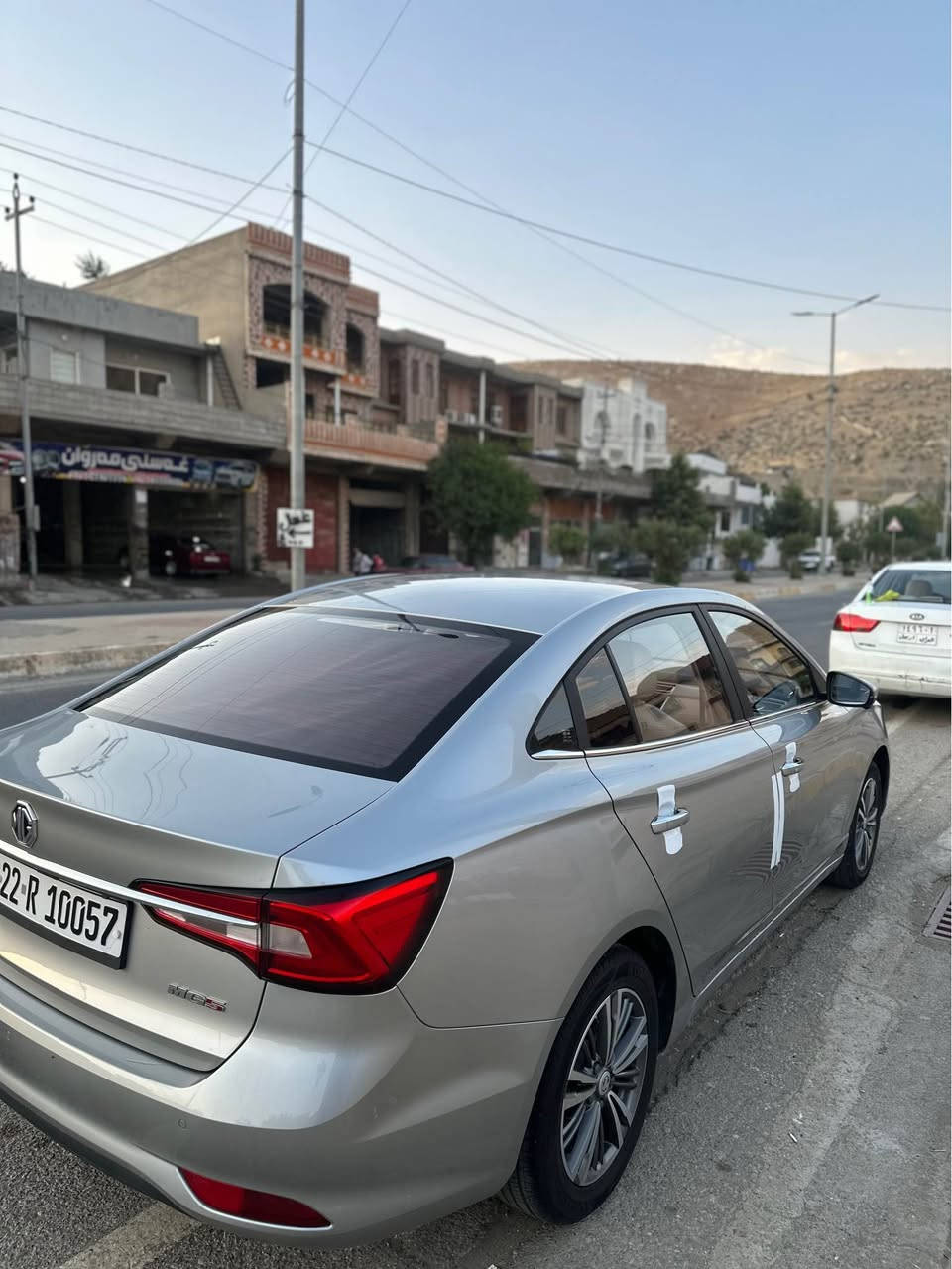Mg 5 2023 فول مواسوفات 
27,000 ڕۆیشتیە  
سەیارەکی زۆر زۆر خاوێن و توند و تۆلە 
سبوغ هیچی نیە 
تەنها سەری بۆنیتی بستەک تەعدیلی هەیە
نرخیشی داوای 105 وەرەقە و مەجالەکی برایانەی لێ دەکەم 
*********** wats up/ viber 🤳🏻 سوران, أربيل
