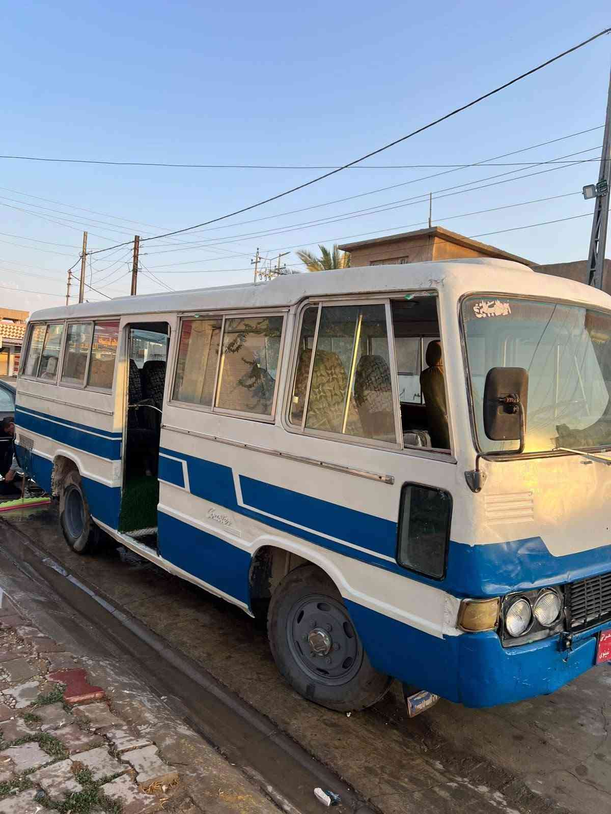 كوستر موديل ٨٢ للبيع محرك بي تنقيص شي قليل صدر جديد تخم تاير جديد سنويه ٢٠١٦ صاقطه وكاله شرط من الشرعي صاحب شرعي موجود السعر ٣او ربع  بيها مجال ***********
