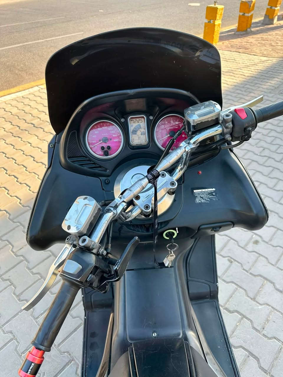 سلام عليكم دراجة T MAX للبيع كفرات بلادي بيهة كلج مالوسي اصلي وبيهة ستيرن رياضي وبيهة بعد تزويد دراجة شغالة ونكرة سلف بكل وقت دراجة جديدة بس بيهة بدية بكن ابيع كوم حديد عارضهة 1700 الف العنوان بغداد الكرخ للاستفسار اتصال او وتساب ***********
