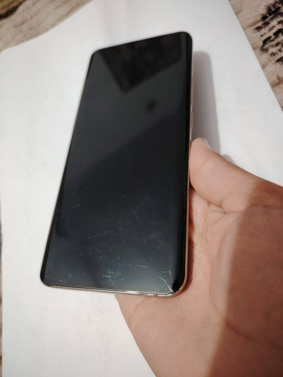 جهاز ما مفتوح ابد  بكسر بس بالشاشه كاميرته كلش حلوه التصوير وياك فرات اثنين والكرتونه مالته موجوده ***********
