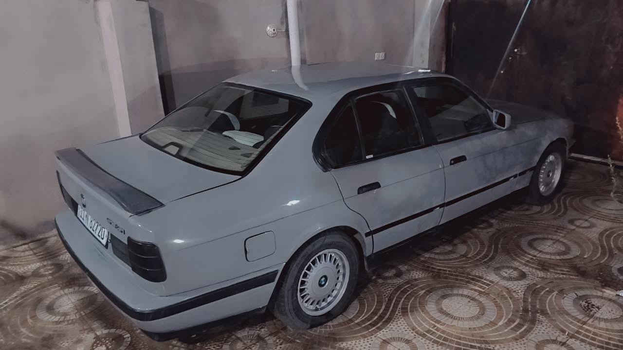 للبيع: بي ام دبليو (BMW 530)
​الموديل: 1992
​الحجم: 530
​اللون: سمنتي
 محرك وكير شرط
وكالة (لا يوجد تحويل مباشر)
​الرقم: بغداد دولي
​السعر: 30 ورقة وبي مجال بسيط 
​للتواصل والاستفسار: ***********
