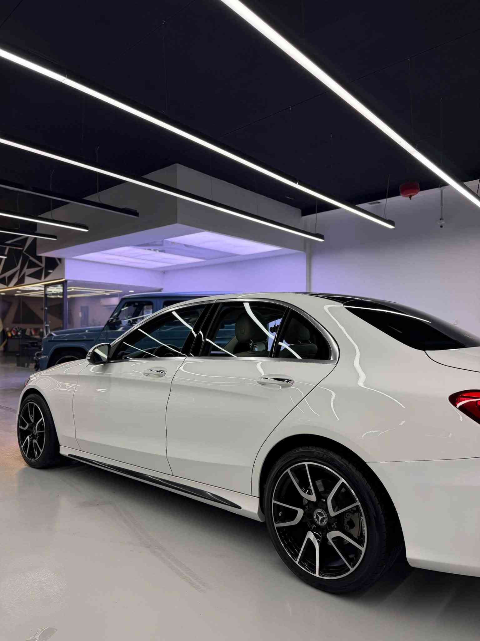 مارسيدس c300 
 رقم اربيل 
صفر مسج 
( بانورما - حساسات - رادار - دبل ماوس - مقاعد خزن - مقاعد جلد و تدفئة - بصمة ابواب و صندوك - اربع وضعيات قيادة - سماعات برمبستر ) 
السيارة جاهزة بدون اي نقص
رقم اربيل بأسمي
موديل 2016 
حادثها جاملغ بنيد
مكاني منصور. - داوودي 
السعر 185 ورقة 
***********
