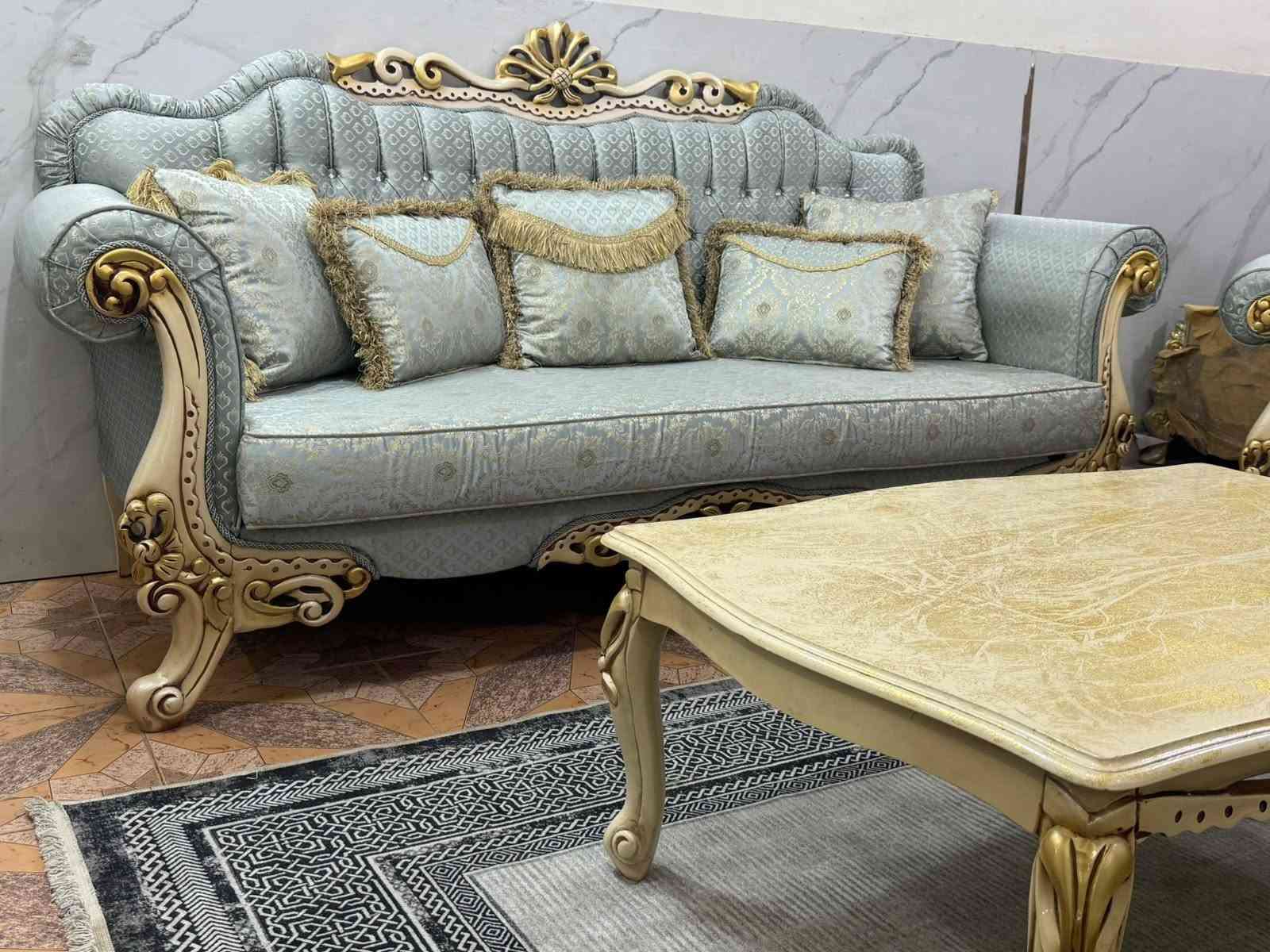 تخم زان تركي ماركة ١٠ مقعد مع ميز وسطي اخو الجديد ولا غلطه ***********
