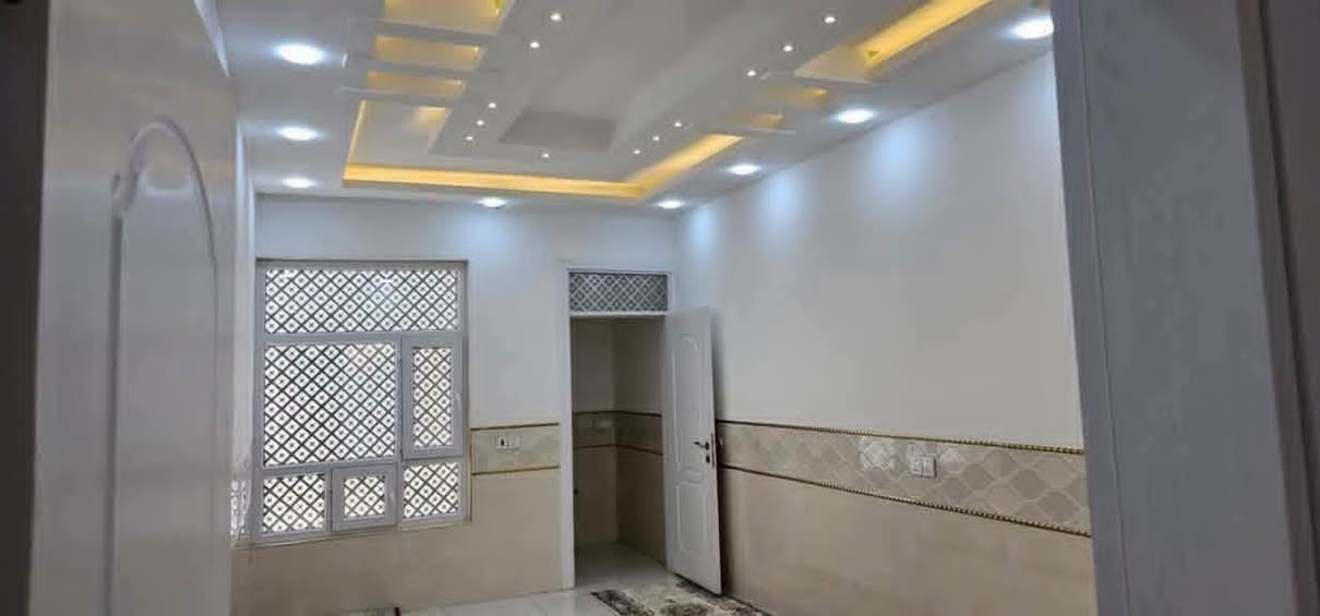 سلام علیکم

#خانووی_مۆدێرن بۆ فرۆشتن 🏘️💒 نرخ۲٥٥گەڵاو معملە
تایبەت دروست کراوە بازاڕی نیە
ناونیشان 📍کەلار _ ناحیەی ڕزگاری (سموود) 

◼️ گەڕەکی ئاوباریک_ پشت  مەدرەسەی. زرنگ 🏙️  
◼️ ڕووبەری6 بە 20 = 120 مەترە 📏📐 
◼️ ڕێگەپێدانە بەمەرجی وەکالە عامە 🌆   
◼️نزیک هەر دوو مەرەسەی سەرەتایی و ئامادەیییە

🟠 مواسەفاتەکانی پێکهاتوون لە 🔻

( کامل ژوورەکانی مغریبییە _ کامل ژوورەکانی دەکتی مەرکەزی بۆ کراوە ✅دەرگاو پەنجەرەی ڕانیەی بۆ کراوە )

🔴 ژوورەکانی ئەم خانووانە پێکهاتوون لە 

🔶 میوان 🪑🚪
🔶 مطبخ 
🔶 مساعد مطبخ 🍽️🫖
🔶 هۆڵێک 🖼️
🔶 دوو ژووری نوستن 🛋️🛏️
🔶 ڕۆشنایی 🪟
🔶 مشتەمەلات 🛁🚿

‎بۆ زانینی نرخ 💵 تەنها خاڵێک لەکۆمێنت دانێ ا

- ***********
.***********

