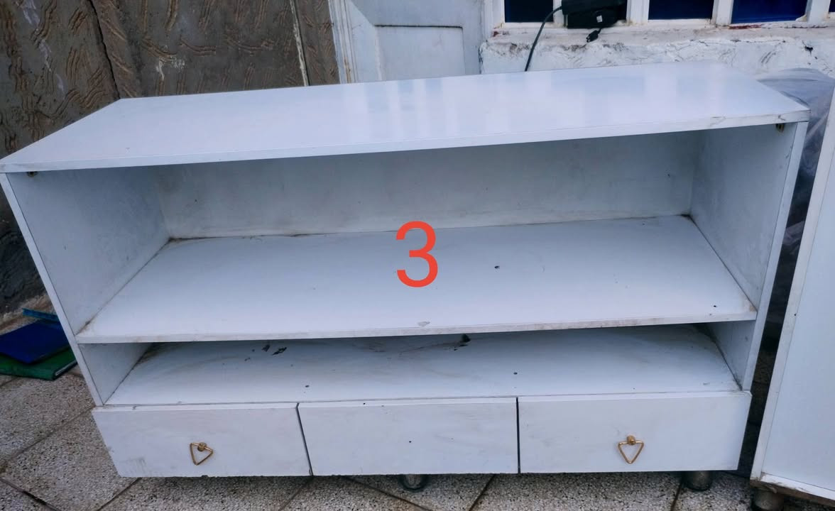 السلام عليكم
فاترينات MDF نضاف جدا
سعر الفاترينة  ١٠٠ الف فقط . علما انه سعر تصميمها  ٢٥٠ الف .
لمن يرغب التواصل : ***********. موجود واتس
