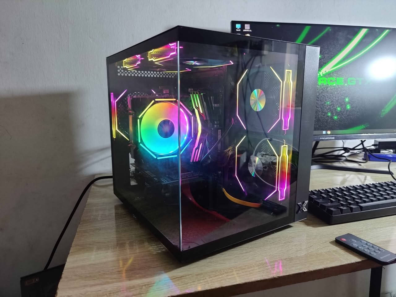 تجميعة جدا قوية وراقية بمواصفات حلوة 
المواصفات:
ryzen 5 3600 
gtx 1070 8gb zotac 
MSI b450m a pro max II
ram 16 gb 2x8 3200 
ssd 240gb
hdd 500
يشغلك كل الالعاب بانسيابية وسلاسة 
وسعر مناسب مع كرت 8 غب 
مكاني بغداد الدورة ورقمي 
*********** بغداد, العراق
