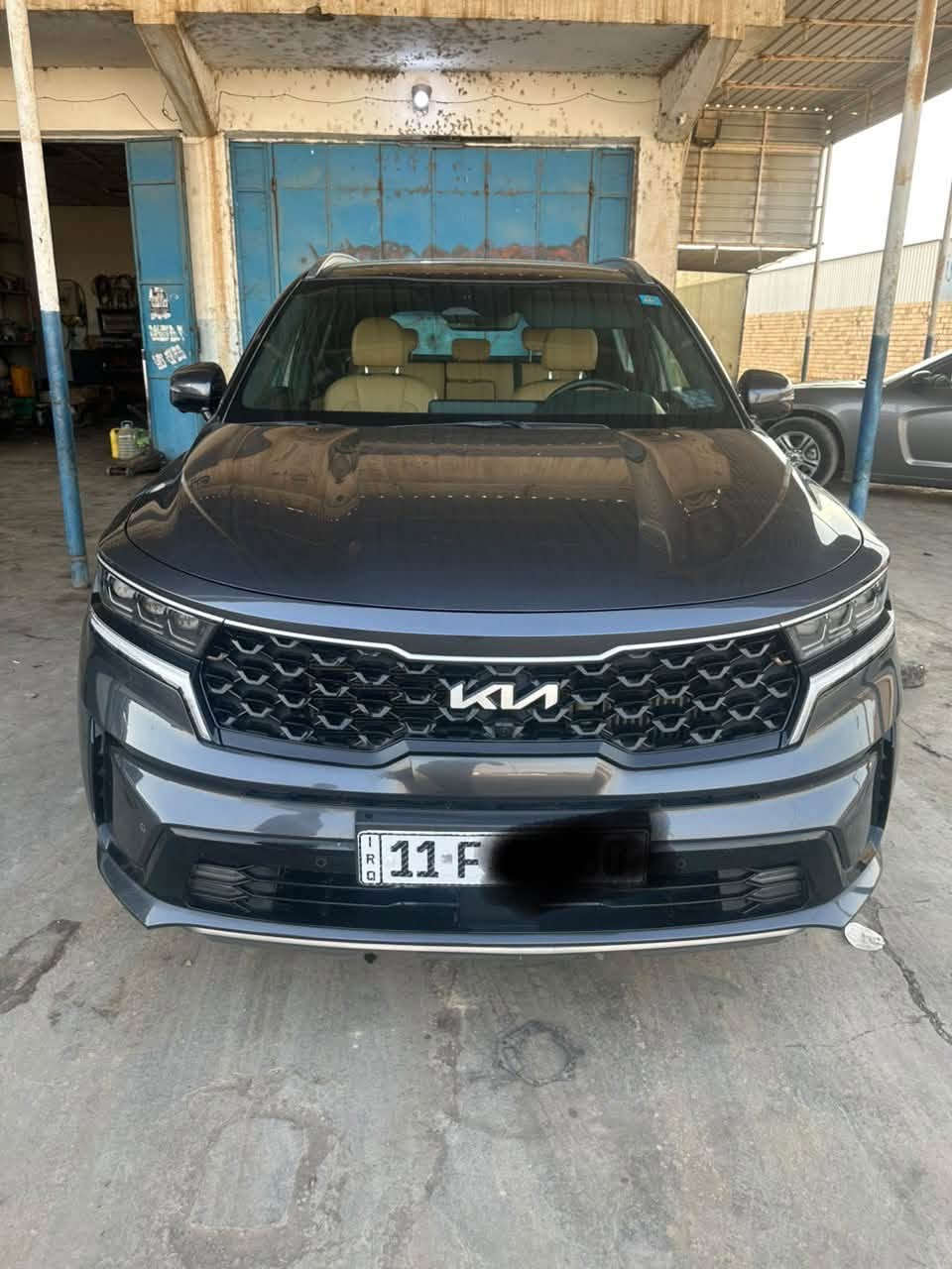 السلام عليكم للبيع كيا سورنتو ٢٠٢٢ هايبرد
محرك ١.٦ تيربو 
فول مواصفات 
أربع كامرات 
رادار امامي 
بانوراما 
تشغيل عن بعد 
سبعه راكب 
رادار جانبي 
رقم بغداد 
مكفولة من الضربه 
حادثها غرق 
السيارة ما بيهة اي عطل أو مشكلة 
مكان السيارة سامراء 
للاستفسار ***********
السعر ٢١٥ 
وبيهة مجال
