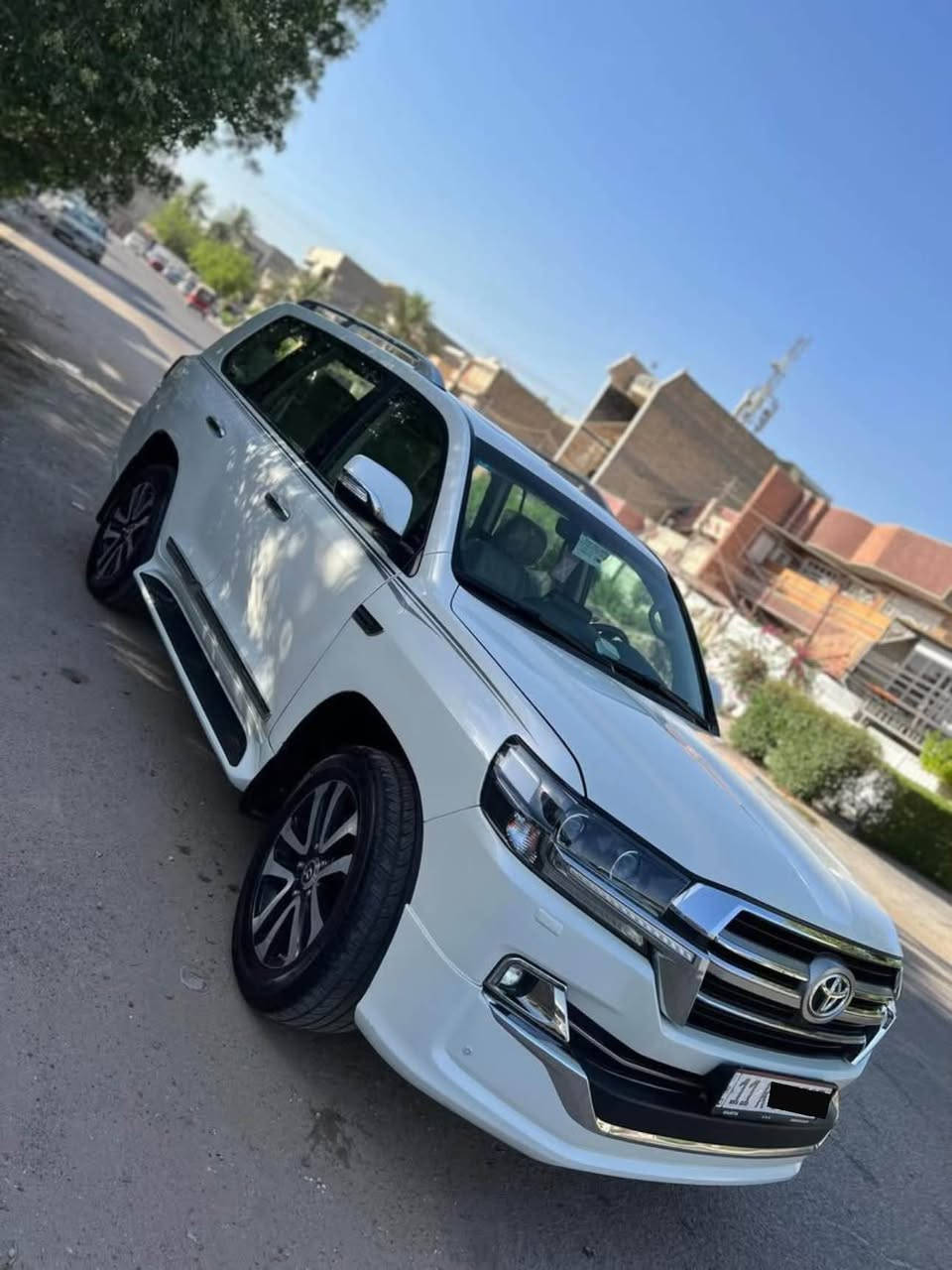 السلام عليكم 
لاندكروز gxr 2019 ساس السيارة جديدة كلش ونظيفة ماشية 61 حقيقي وسونارها ناشرة مكاني بغداد مموجود فيس 
سعرها يعني 495 وبيها مجال للطبين
وهذا رقم تلفوني *********** بي واتساب بغداد, العراق
