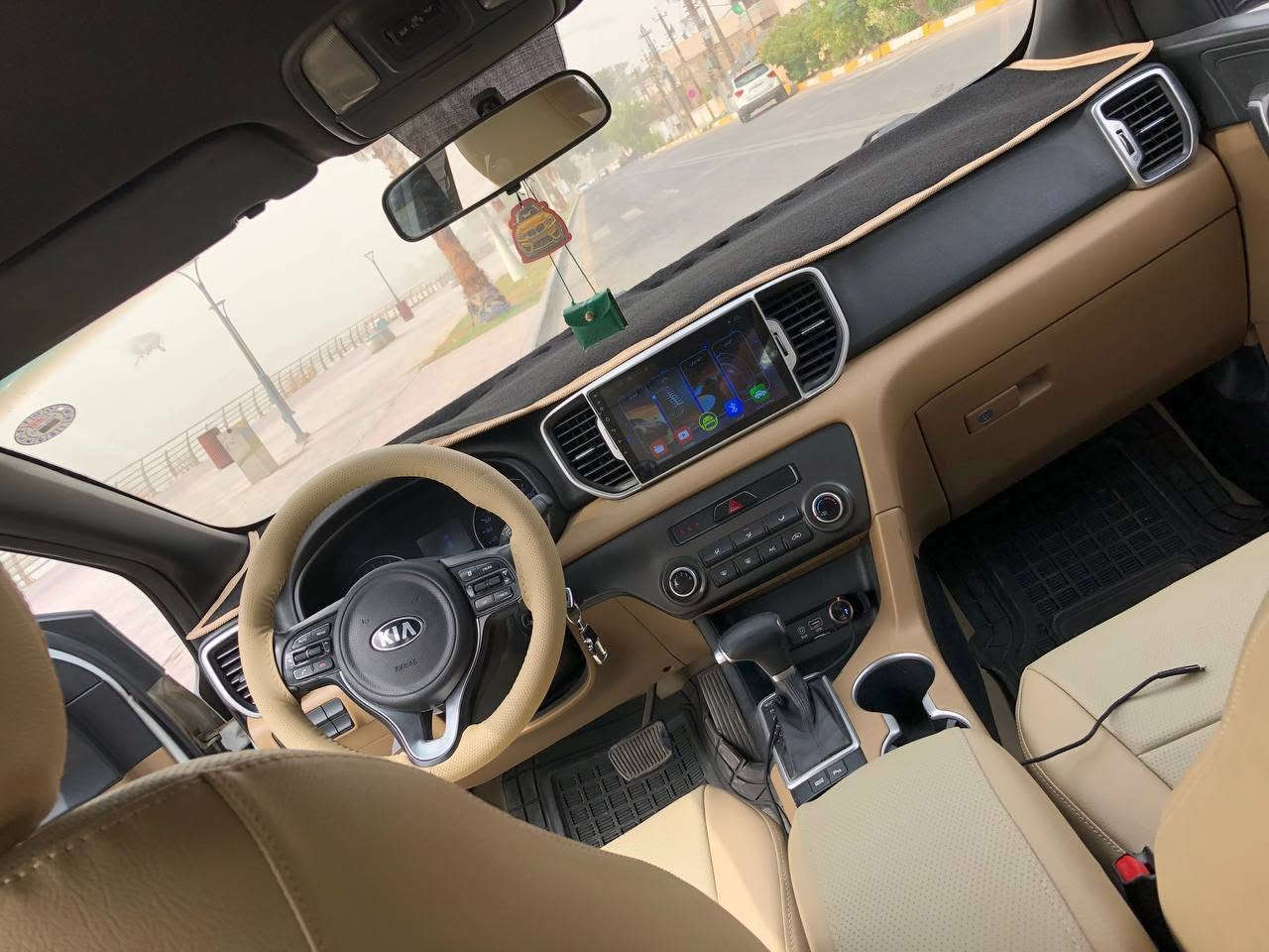 سبورتج موديل 2018 خليجية رقم اربيل سنوية بأسمي تحويل ثاني يوم .
 فقط بيها بارد بالباب الخلفي جهة الصدر ماشية ٢٢٠ الف سيارة نظيفة مال جناي من البيت للشغل ومن الشغل للبيت دهن ابدل موتل من الحسام السيارة كاملة من صدر وتايرات وباتري مواصفاتها وسط زراكات ومري كهرباء وشاشة وكامرة عنواني
 / بغداد حي الجامعة السعر 173$ وبيها مجال حك الجية  للأستفسار اكثر اتصل على الرقم *********** .
