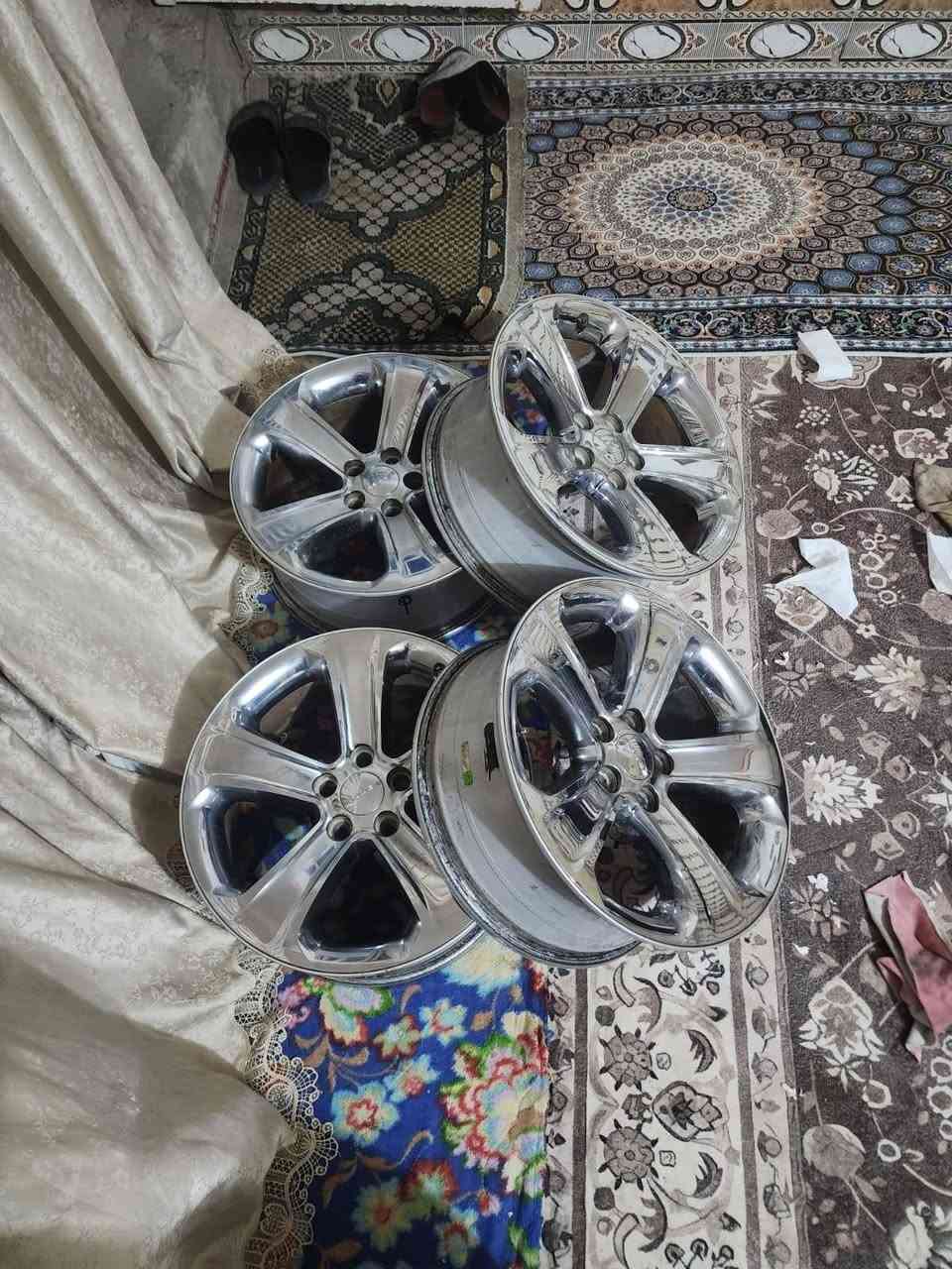 سلام عليكم تخم ويل كروم١٨ مال حاويه 
شرط جدد للبيع او مروس 
سعر ٥٠٠ وبيهن مجال 
شراي يتصل ***********
المكان الديوانيه عفك
