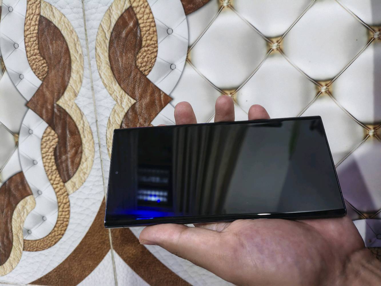 متوفر الترا S23 جهاز نضيف فقط الظهر مالته مفتوح منضف كامرات وبي ضربه 
متوفر كارتونه وشاحنه
سعره 500 قفل