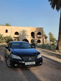 لكزس ES 350   موديل 2008  رقم سليمانية بأسمي  مكانها بغداد  بيها 4 قطع...
