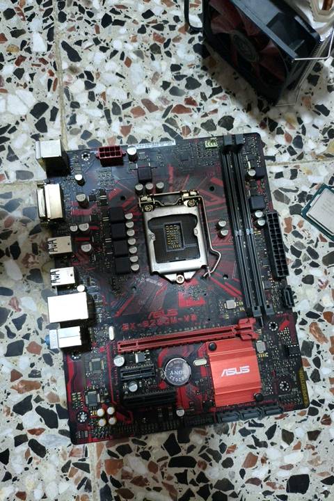 للبيع 
التواصل على هذا الرقم ***********
السعر: 
نعالج: Intel Core i7-6700
​مذربورد:B250M-V3