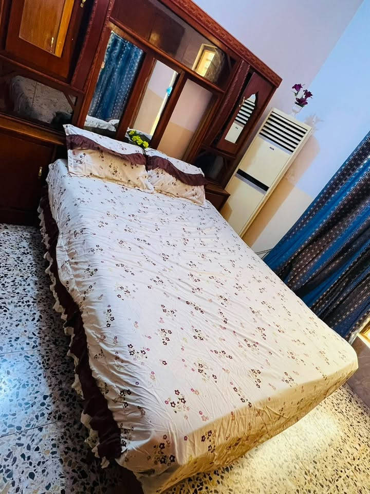 غرفه نوم صاج عراقي ثقيل
٢٩٠ وبيها مجال 

بغداد ابو غريب 
‭***********‬
