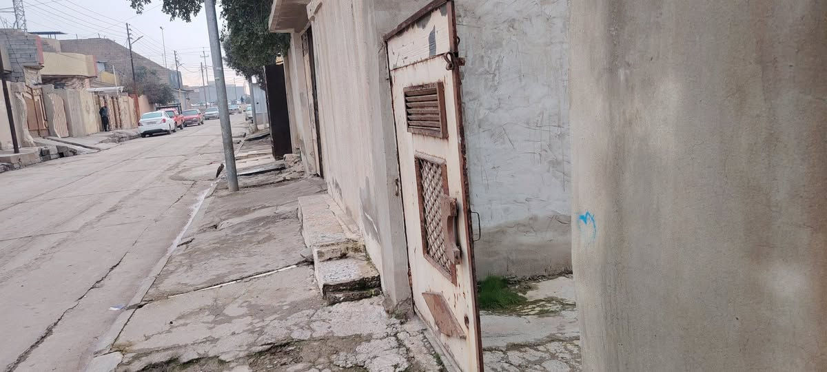 بيت بحساب ارض للبيع  سند ملك 
مساحه 100   5 × 20
قريب على شارع العام 
حي الانتصار شارع 60  مدخل شارع 60 
***********
***********
