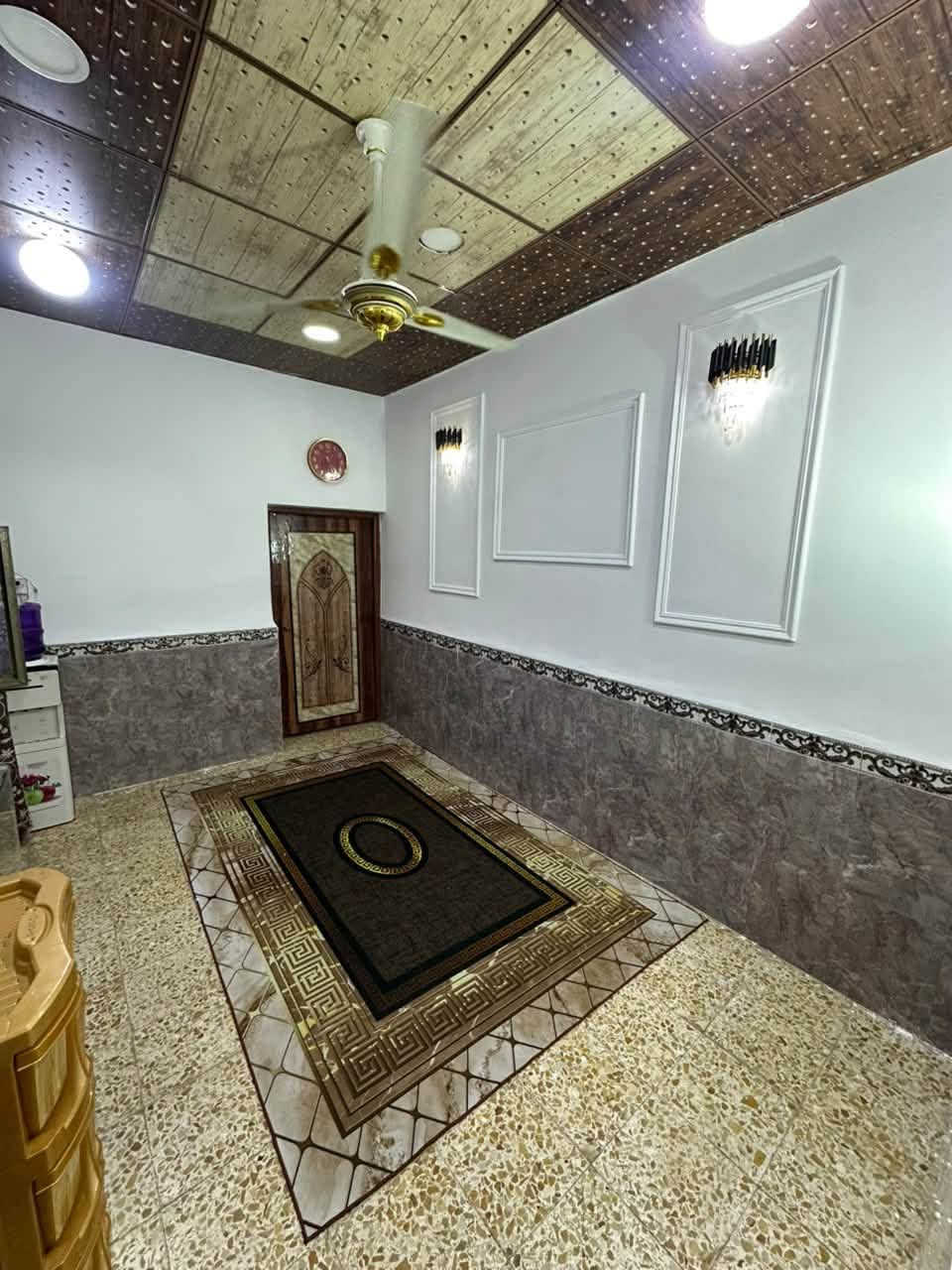 بيت في حي الشهداء للبيع
مقابل بريد الهندية اول فرع خلف التجاري المساحة 100 م الواجهة 5 والنزال 20 يحتوي البيت على طابقين غرفة واستقبال وصاله ومطبخ وصحيات عدد 2
والطابق الثاني غرفة وصالة
شليمان طابوق جمهوري بناء نظيف
السعر 135 مع المجال
التواصل واتساب او اتصال ***********
