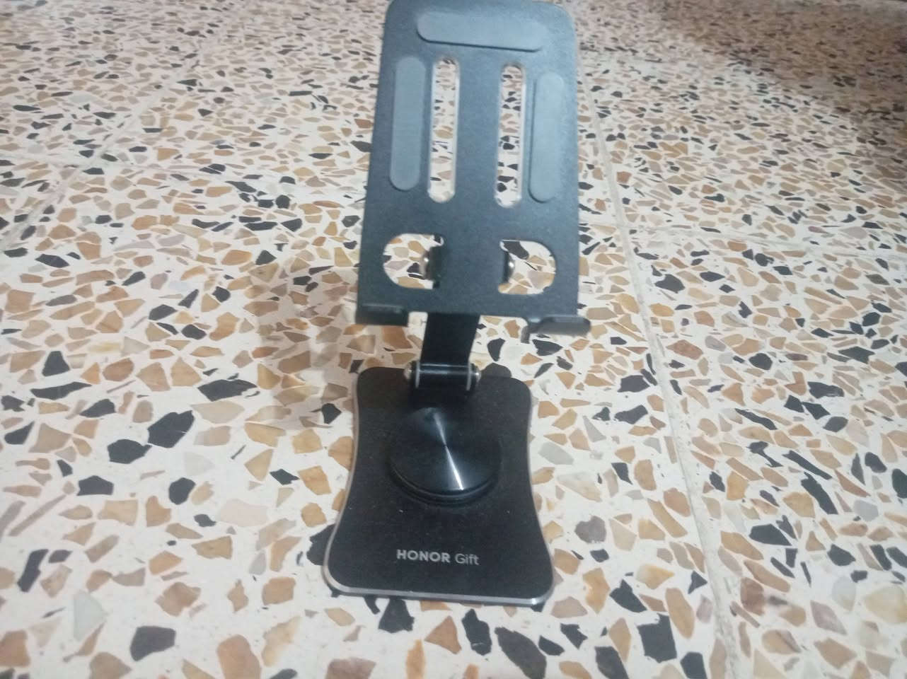 السلام عليكم عندي
ستاند HONOR يدور 360 درجه
سماعه HONOR CHOICE earbuds x7 lite مستعمله بس بعدها بل ضمان
ثنينهم ب 25 الف
*********** هاذا رقمي
