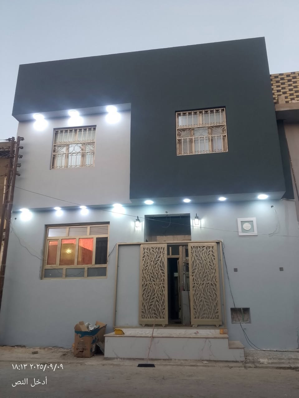السلام عليكم. بيت في حي النصر مهندسين قرب مدرسة كربلاء 80م مساحة
يحتوي على 4غرف نوم 

حمامات العداد 3

مطبخ مع الصاله

استقبل

بناء البيت درجه اولى تم البناء 2025

سعر الدار 125

مليوان

تواصل على رقم ***********
