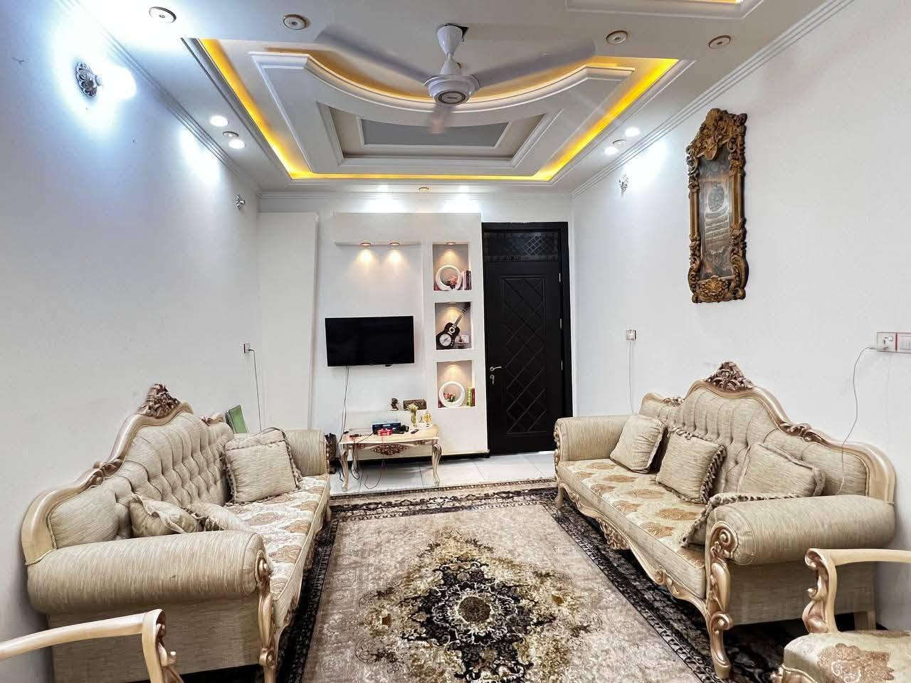 بيت للبيع في الجمعيه/الهاشميه/حي الزهراء
بناء حديث 2022  المساحه 150 متر 
للاستفسار الرقم ***********

