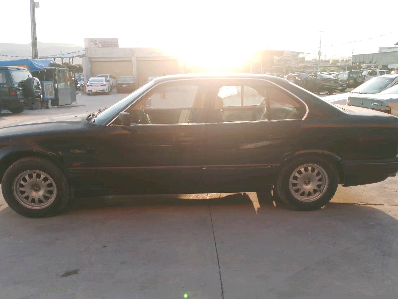 BMW
موديل 1990
محرك 535
گير أوتوماتيك 
محرك وگير مكفولات السيارة قوية بس ما بيها
تبريد ما بيها 
وبطانة بوب ما بيها
سعرها 30 ورقة 
مكاني بغداد