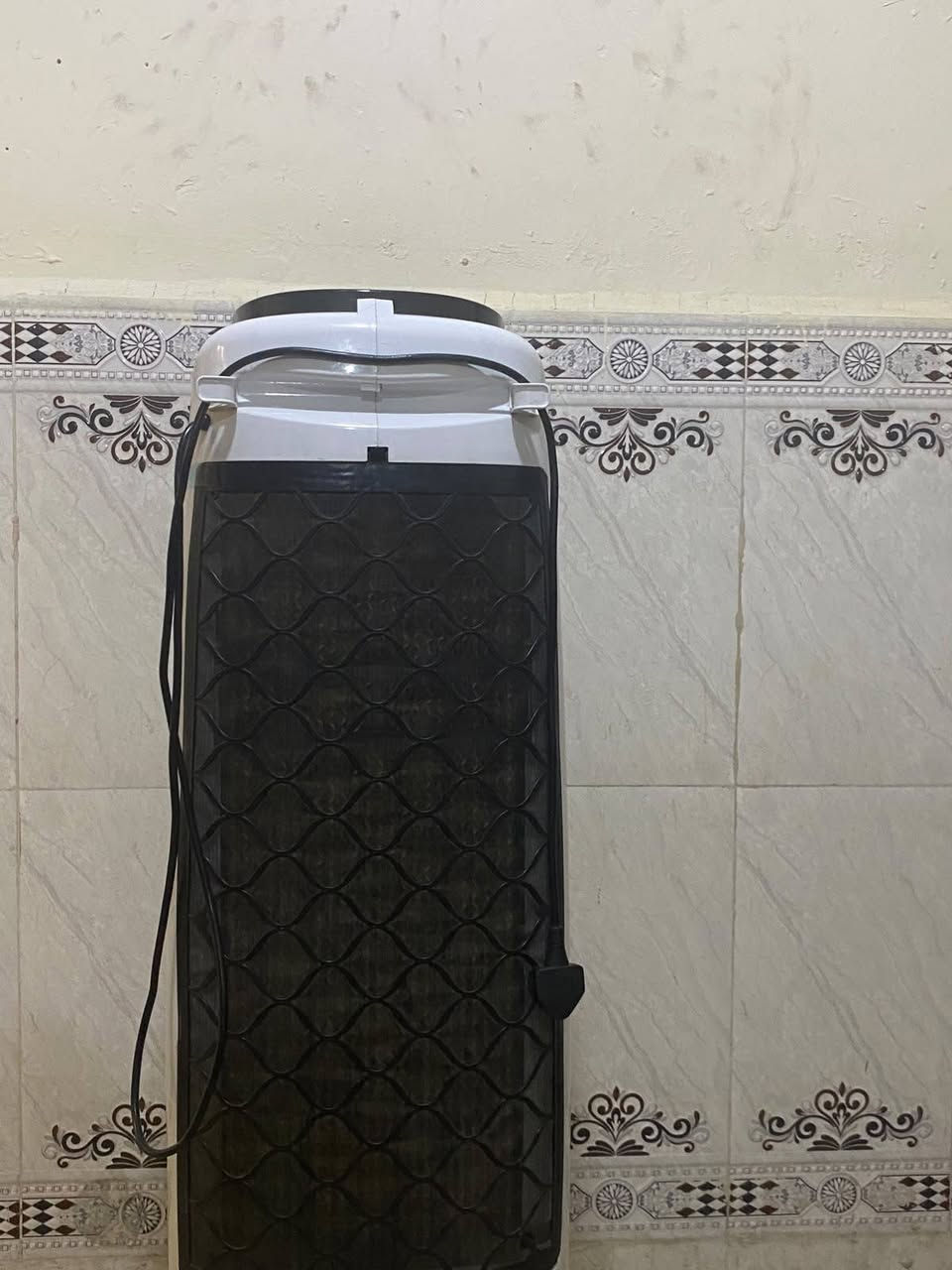 السلام عليكم مبرده للبيع جديد استعمال شهرين نضيفه كلش المكان جسر ديالى. جامع موسى الكاظم. اتصال عل هاذه الرقم *********** بس واتساب
