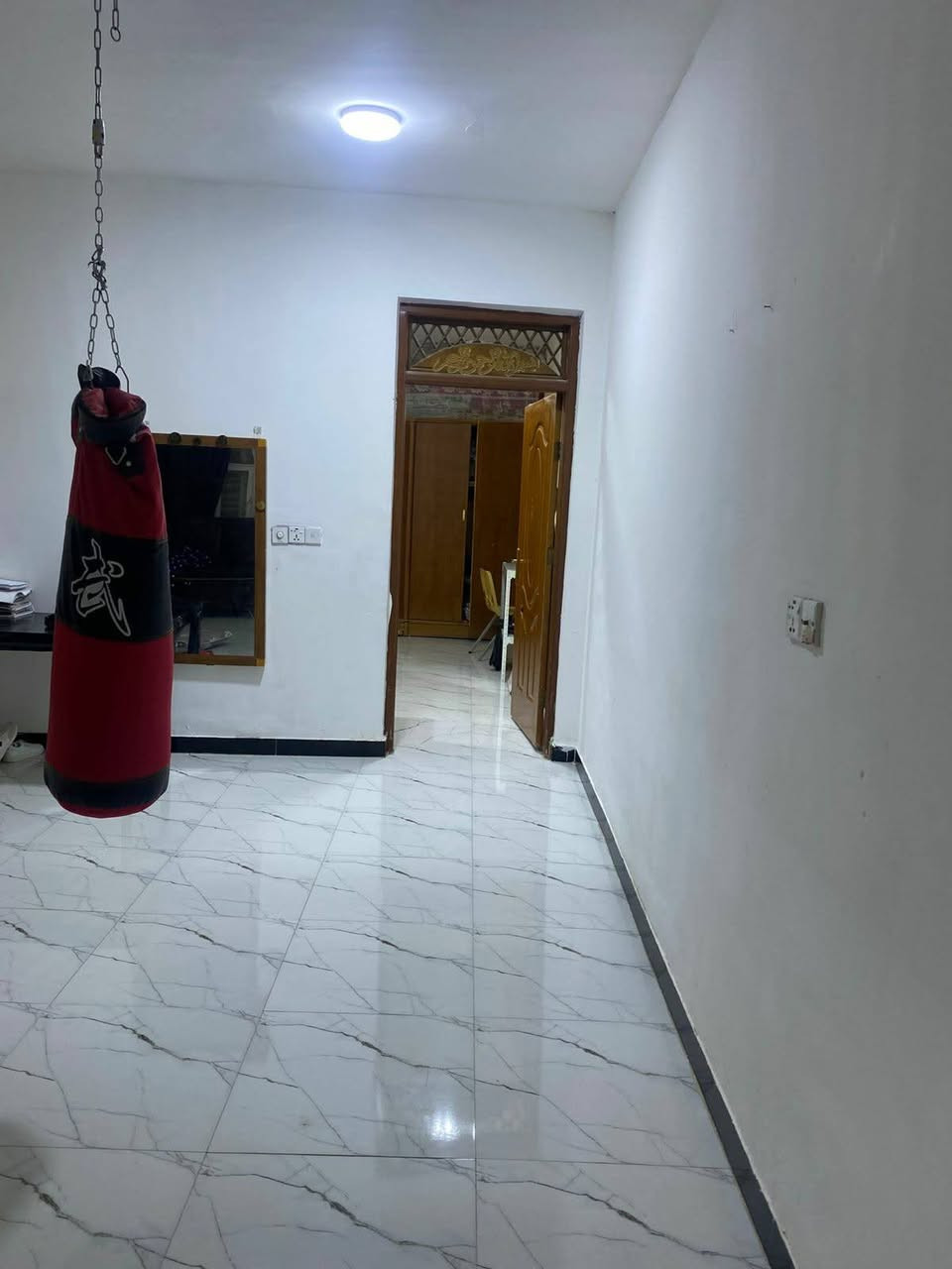 البيت للبيع طابو زراعي 170 متر سند 25 بي رقم بلديه حي الجامعه نهاية شارع 20 قرب أسواق الجوهره بناء طابوق صب كونكريت طابقين السعر على الاتصال ***********
