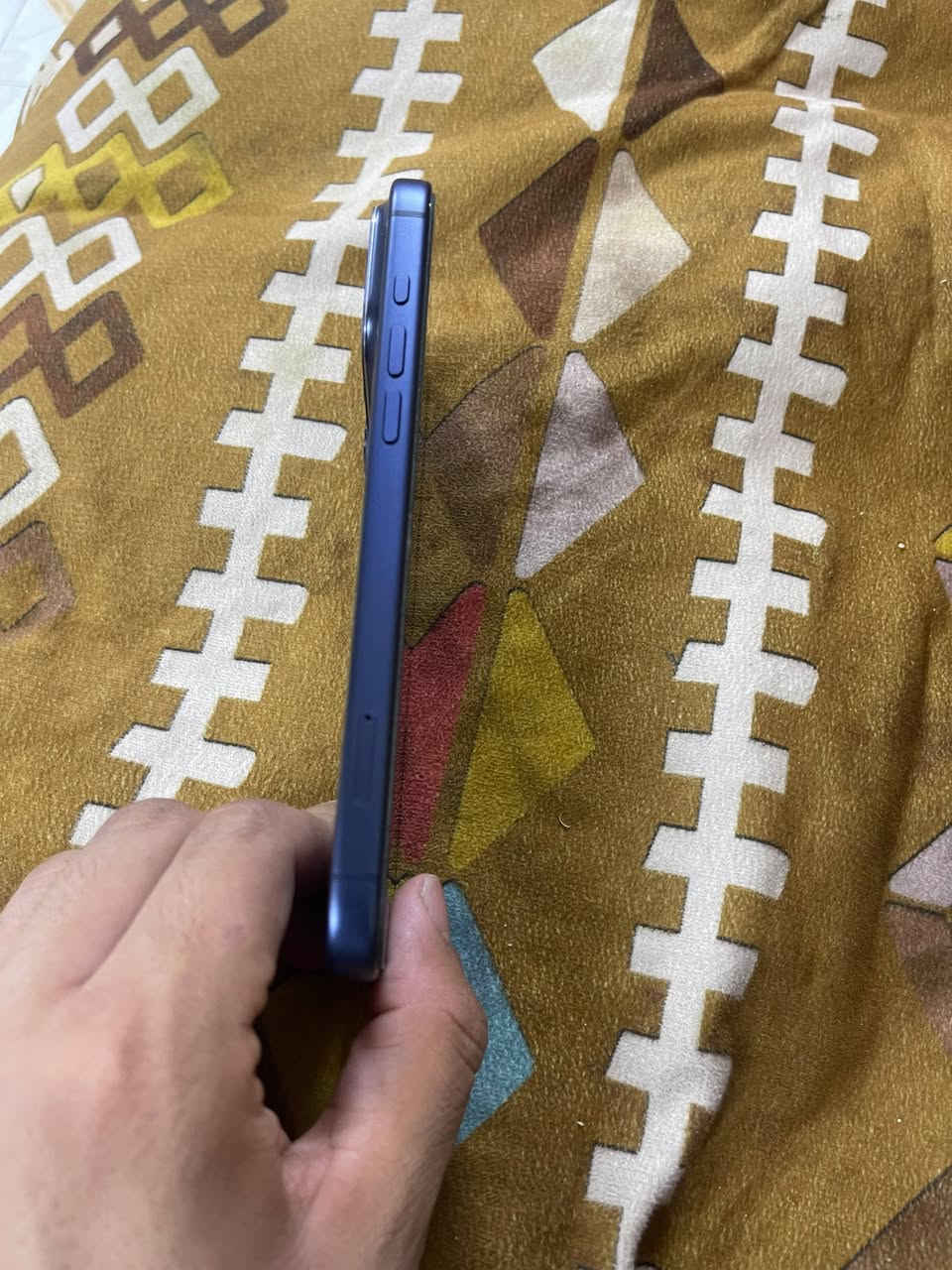 ايفون 17برو ماكس 
ذاكره 256
نضافه /100
البطاريه /100
شريحه فعاليه 
سعر 1850
***********
البصره الامن داخلي
