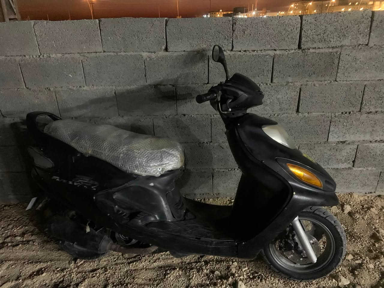 سلام عليكم 
للبيع موطور : دولفيـن
لون : اسود 
تايرات بدلتهن قبل كم يوم جدد
سرعه :140 
نشاط فول نضافه كدام العين
مرايه ثانيه موجوده 
خاص مفتوح : *********** واتس فقط
السعر مناسب : 200
