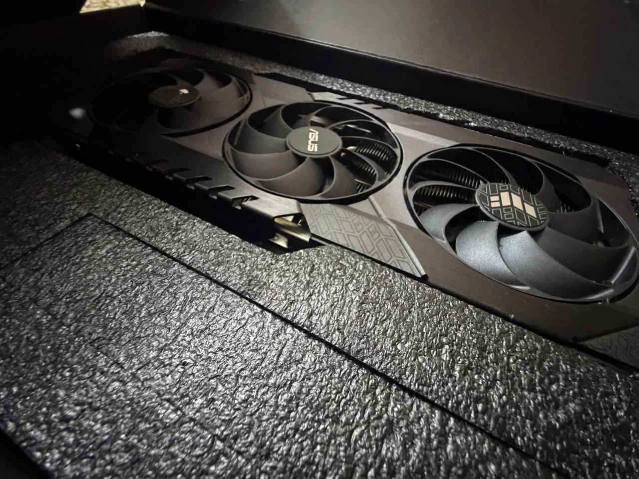 كرت RTX 3080 • Ryzen 7 7700X • رام 32GB DDR5