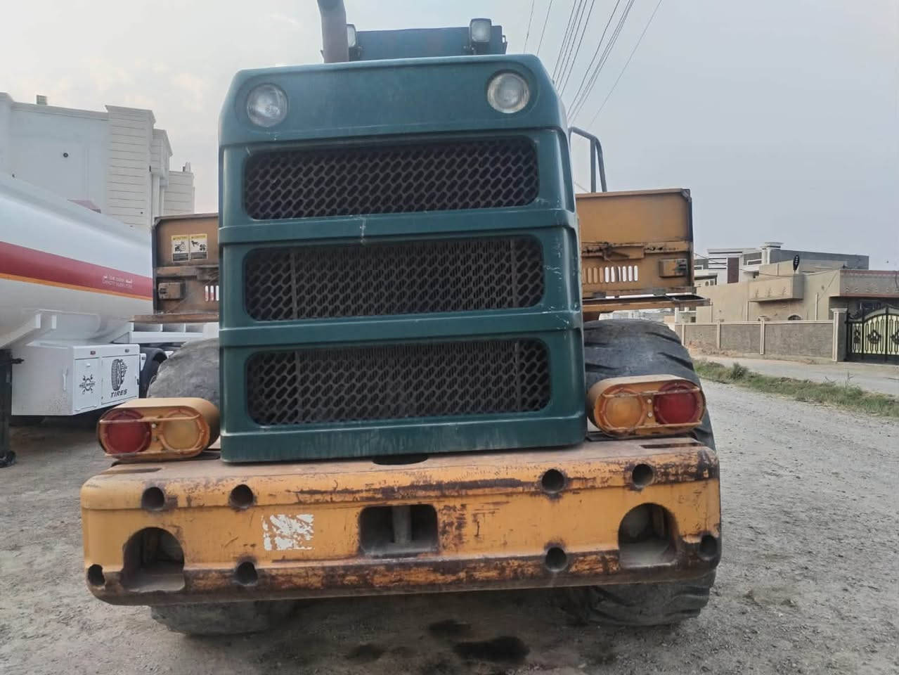 للبيع شفل كاوسكي وارد امريكي موديل 99 رقم وسنويه تحويل شرط حجم 80 مكينه وكير كفاله جاهز للعمل مكينه كمنز مكانها رمادي السعر 3 دفتر ***********
