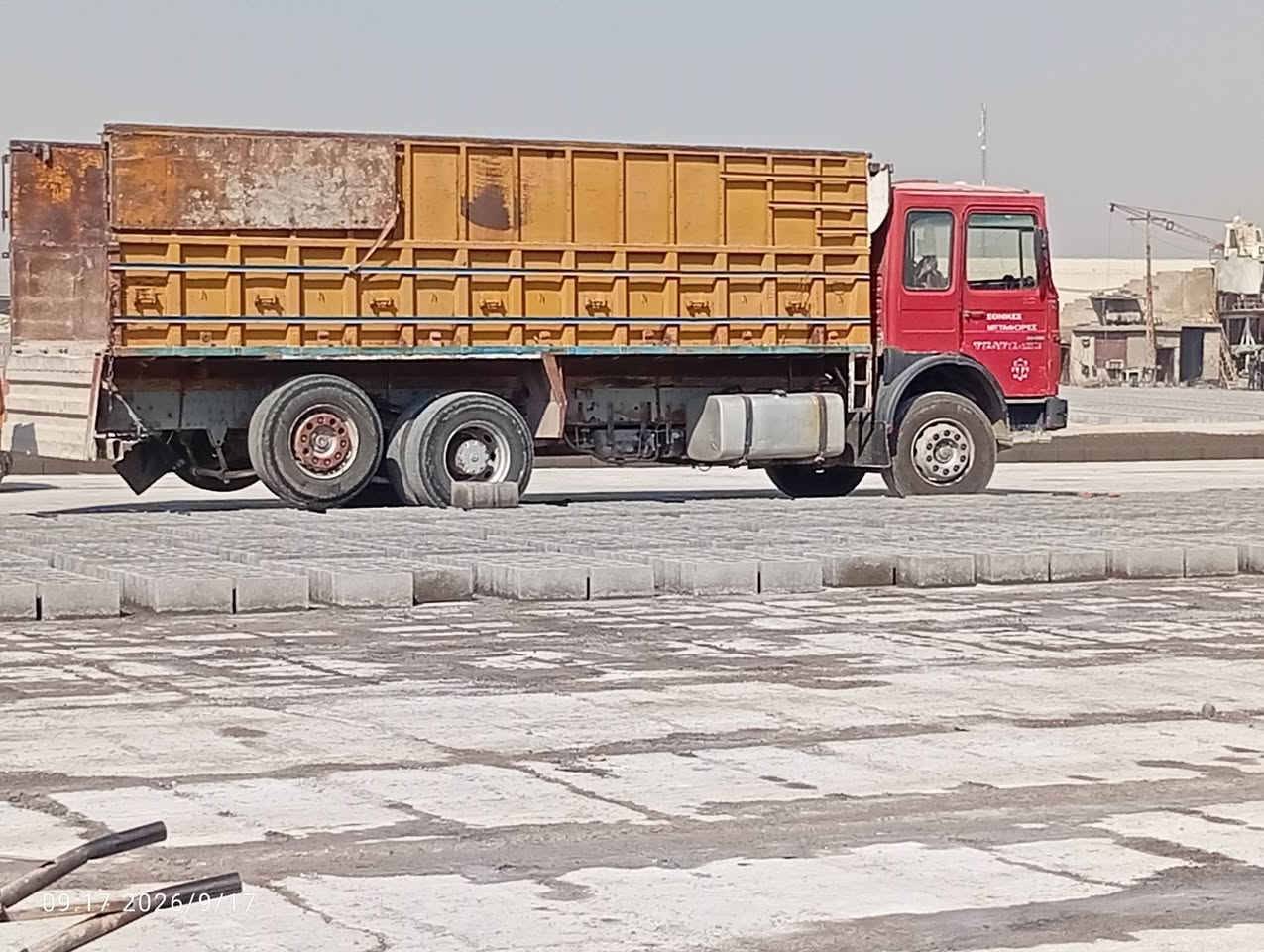السلام عليكم سياره مان موديل 91 بالسنويه مكينه 25 سوبر جير برميل كبير بديها حداديه ورق ابو الاربعه تانكيها فافون سعرها طولها 7:30 ساره جاهزه من كل شيء تخم تاير جديد ويا الالمانيه سياره المانيه بالعكس شوي قمارتها تعبانه والماكينه تريد ترتيب والبقيه مقفوله من بريك من تاير من هوا من كل شيء السياره كل شيء بيها جديد كل شيء حلوه جاي تشتغل حاليا رقم التليفون ***********//////سعر 75وبيه مجال

نص مكتوب في الصور:
- 16:41 2026/9/17
- 09:17 2026/9/17
- 16:42 2026/9/17