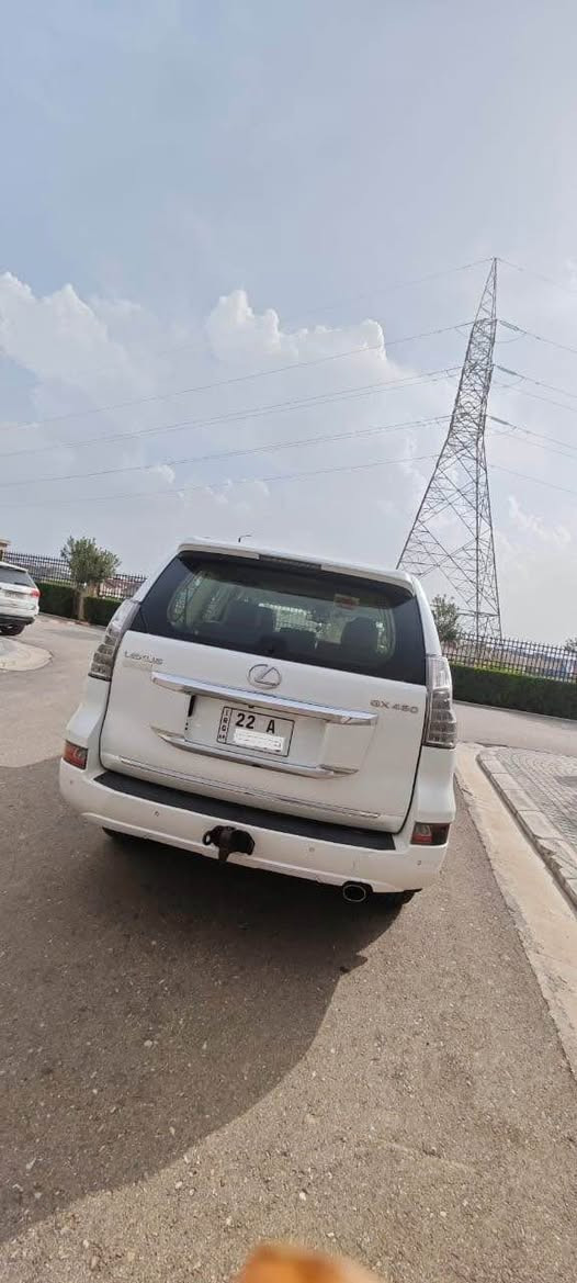 لكزس GX 460 — سيارة SUV موديل 2014 فوول مواسفات‌‌‌‌- بێ سبووغ- یەک دەست شرکە سردار

*********** - موبايل

ماشي 190 الف كيلو متر  ايد واحد استلام شركة سردار 

المحرك والأداء
 • المحرك: V8 سعة 4.6 لتر
 • القوة: 301 حصان
 • العزم: 446 نيوتن.م
 • ناقل الحركة: أوتوماتيكي 6 سرعات
 • نظام الدفع: دفع رباعي FULL TIME 4WD
 • نظام الدبل: خفيف وثقيل
 • استهلاك الوقود: تقريباً 7–8 كم/لتر 
الأداء على الطرق
 • نظام Multi-Terrain Select للتحكم على التضاريس
 • نظام Crawl Control للتسلق على الطرق الوعرة
 • قفل تفاضلي مركزي
 • نظام KDSS لتحسين ثبات السيارة عند المنعطفات
الركاب والمساحة
 • تتسع لـ 7 ركاب (3 صفوف)
 • صف ثالث قابل للطي لزيادة المساحة
الراحة الداخلية
 • مقاعد جلدية فاخرة
 • مقاعد أمامية مدفأة ومبردة
 • مكيف ثلاث قطع مستقل
 • شاشات عدد ( 3 ) كبيرة
 • فتحة سقف 
 • نظام صوت فخم من شركة  Mark Levinson 
أنظمة الأمان
 • 10 وسائد هوائية
 • نظام الثبات الإلكتروني VSC
 • منع انزلاق العجلات TRAC
 • كاميرا خلفية + حساسات أمامية وخلفية 
 • كاميرا 360° 
 
التجهيزات الخارجية
               • مصابيح LED أمامية وخلفية
 • ويل حجم 18 بوصة
الميزات الإضافية
 • مقاعد كهربائية 
 • تحكم ثبات في المنحدرات
 • مرايا جانبية قابلة للطي كهربائياً
 • مفتاح ذكي + تشغيل بلا مفتاح
 •  مثبت سرعة ذكي (Cruise Control) 
رادار امامي متكيف
 
السعر 320 ورقة وقابل للتفاوض  
العنوان : محافظة اربيل 
       *********** للتواصل أربيل, العراق
