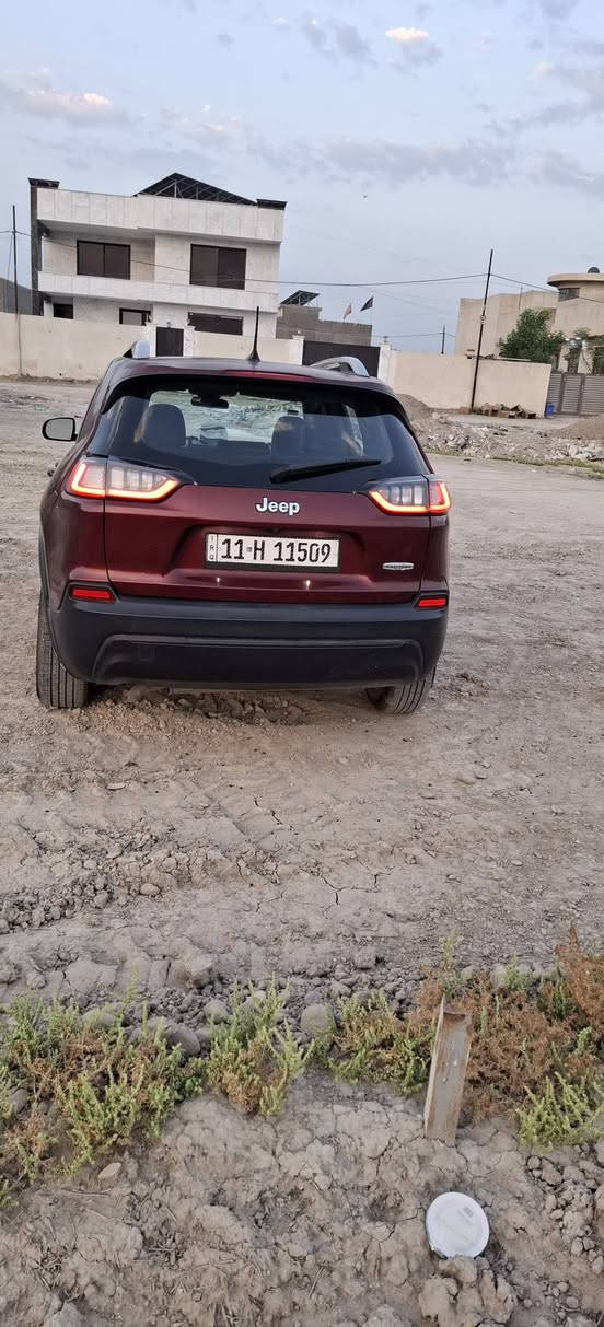 ســـلام عـلـيـكـم
سيارة : jeep Cherokee 

موديل السيارة : 2019

نوع الصنع : وارد امريكي 🇺🇸

مكان السيارة : بغداد

ممشى السيارة : 88 الف ميل 

⚙️:محرك السيارة بحجم 2400cc و ناقل الحركة 9 سرعات 

المحرك و ناقل الحركة مكفولات ✅

تخم تايرات جديده

سنوية و هزة جديدة 🤍

🛑مـواصـفـات🛑

1- كاميرا خلفية 

2- شاشة 

3- Apple car play &Android Auto 

4-كراسي جلد

5- سايد بريك كهربائي 

6- كرسي كهرباء 

7- تحكمات ستيرن 

وباقي المواصفات معروفة بفئة (latitude)

🎦 صور الحادث مرفقة في المنشور امريكا 

وصار بيه حادث بالعراق ربع الجاملغ الامامي  

والبنيد صبغ اثر جراد 

السعر : 132$ و بيها مجال لان مستعجل عله البيع  🤍

الرقم :  ***********

