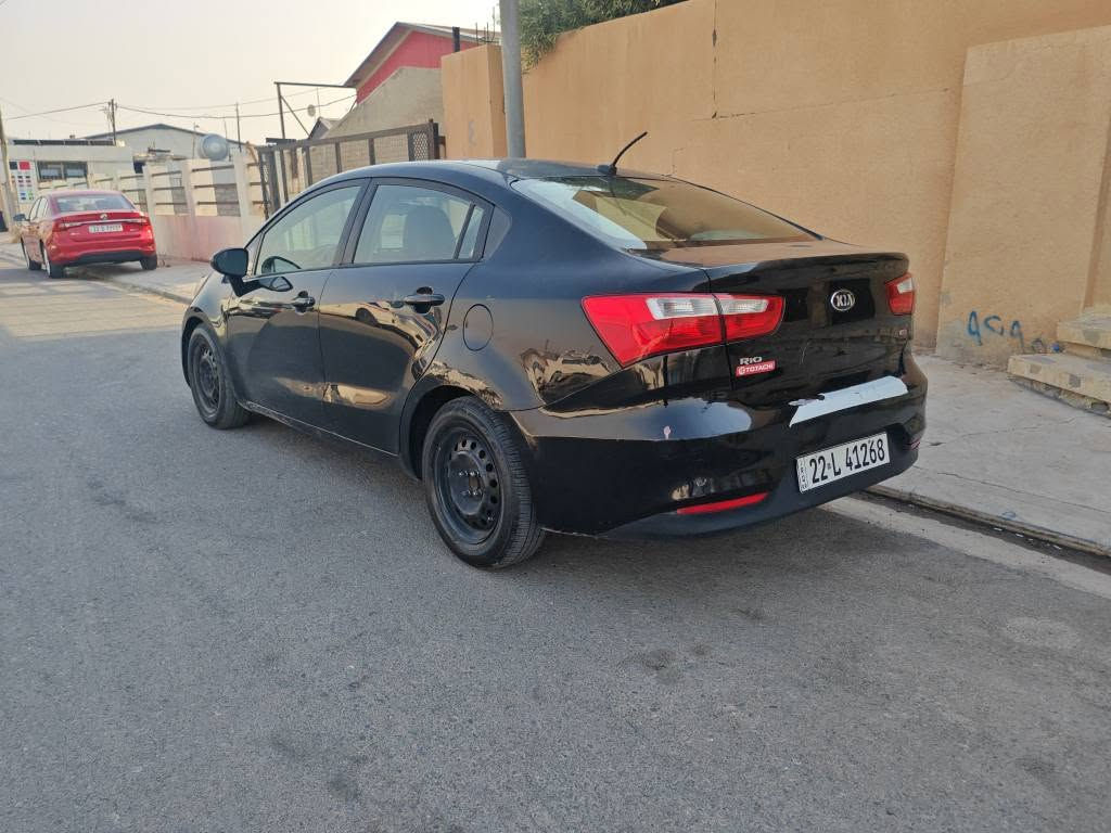 Kia rio 2017 
بەس چاملغی پشتی سبوغە لەگەل شانی وە ٤ ساردە کوتی هەیە بێ ناو بێ ئێرباگ گێڕو مەکینە و تەبرید بە شەرت نرخی ٧٥ وەرەقەو مەجالێکی کەم 
***********
*********** أربيل, العراق
