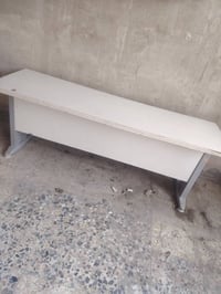 طاولات • ديكور • تواصل