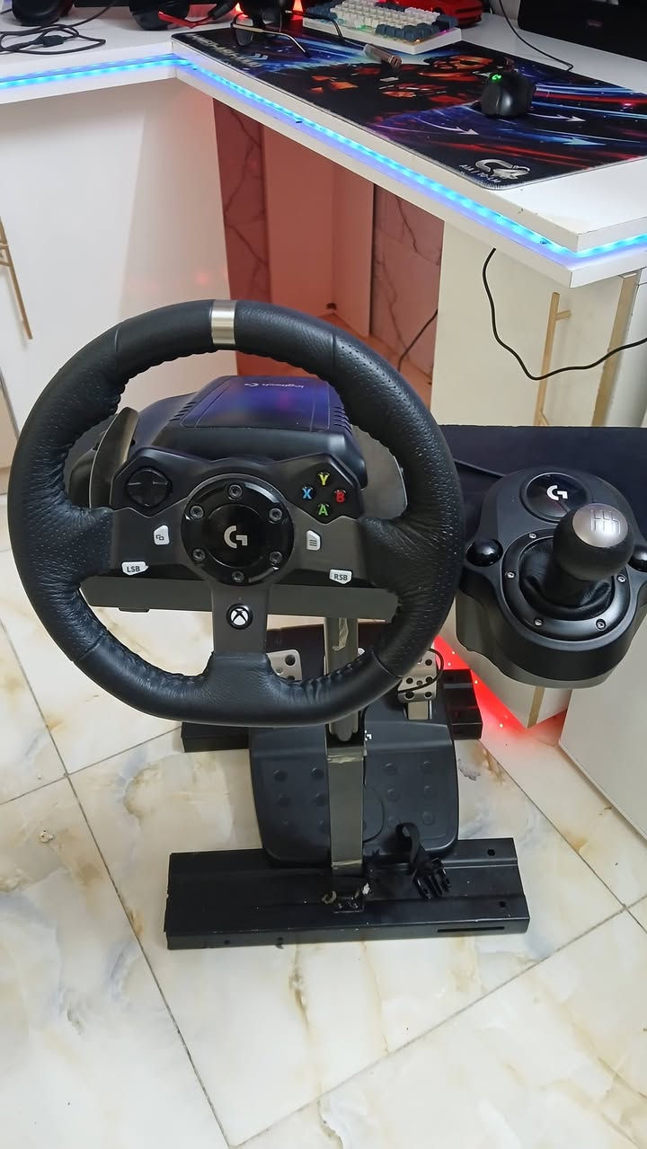 سلام عليكم شباب، عندي دركسون لوجيتك G920 للبيع بحالة ممتازة وجاهز مكمل ما ينقصه شي (يدعم PC و Xbox)  وياء استان عمل يدوي كرتونه مال كير موجوده بس كرتونه ما دركسون مشككه وذبيتها الدركسون نضيف سبب البيع اريد اخذ شاشه  السعر ٢٧٠ وبي مجال متواجد وتساب ***********
