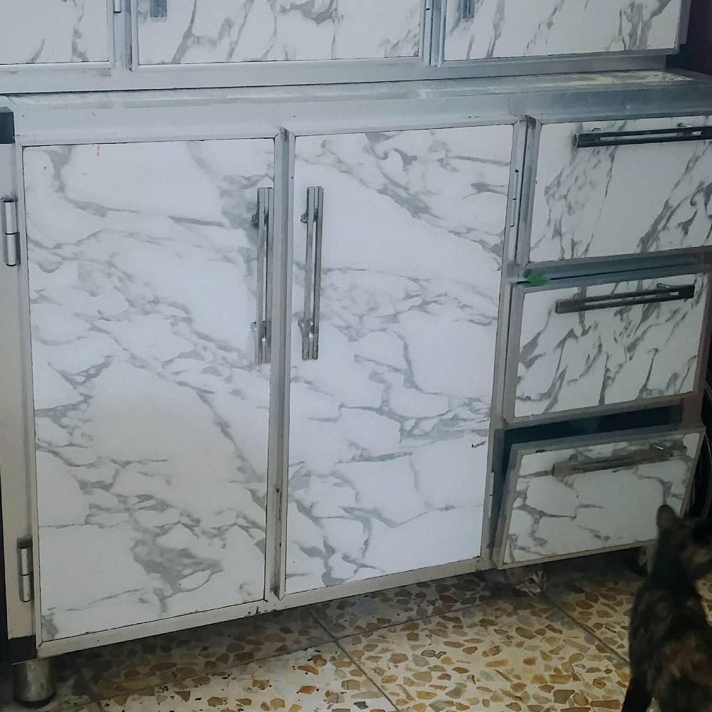 كاونتر تصميم للبيع سعره 200الف وبي مجال عنوان بغداد جكوك يم معرض سلفر