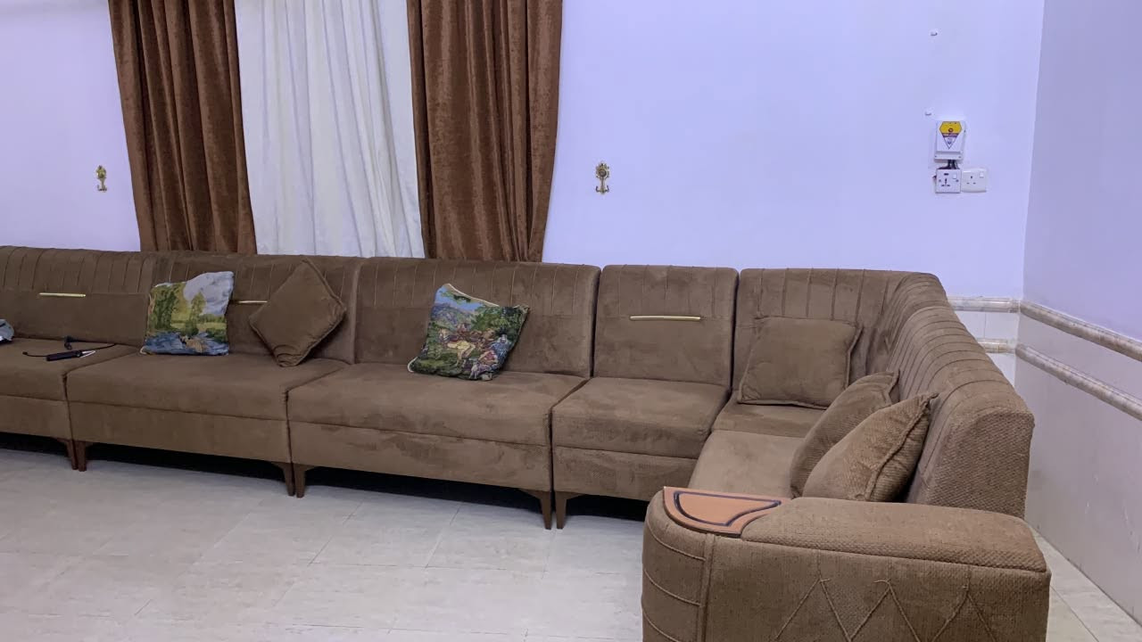 ديوان للبيع جديد كلش استعمال شهرين فقط بيع مستعجل تواصلوا وي رقم ***********
