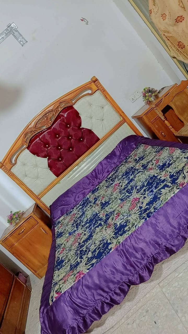 سلام عليكم غرفة النوم نظيفة سعر ٧٠٠ بيه مجال تخم عشره مقاعد جديد زان مصري مكان بعقوبة ***********
