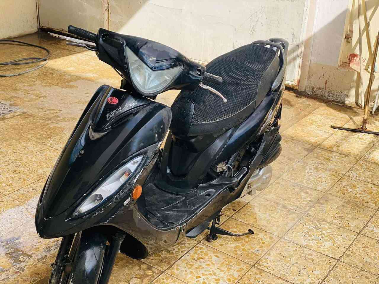 سلام عليكم كامكو جي 4 للبيع الدراجه نضيفه المكينه مامفتوحه مشكلتها بس كاطعه ناريه السعر خاص مكان نجف ***********
