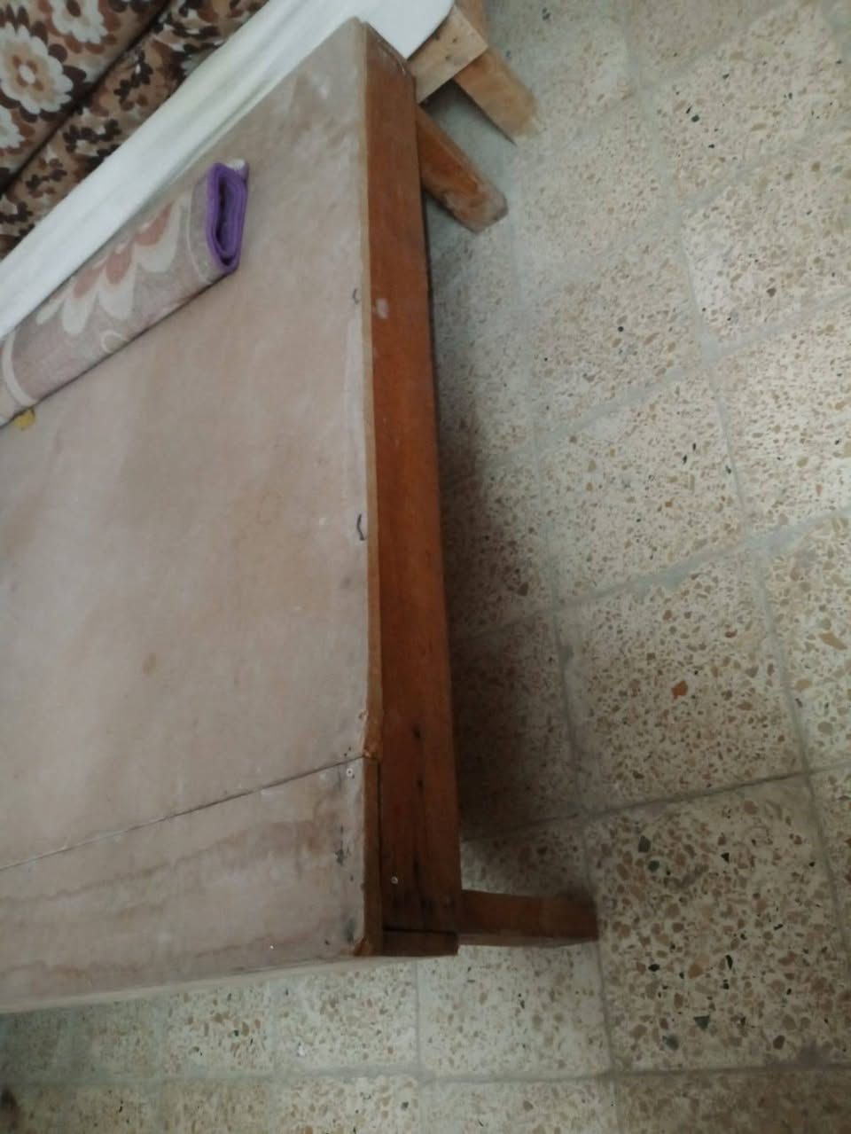 غرفه اخشاب قديمه السعر ١٥٠ بيهه مجال بسيط الرقم *********** بي واتساب

