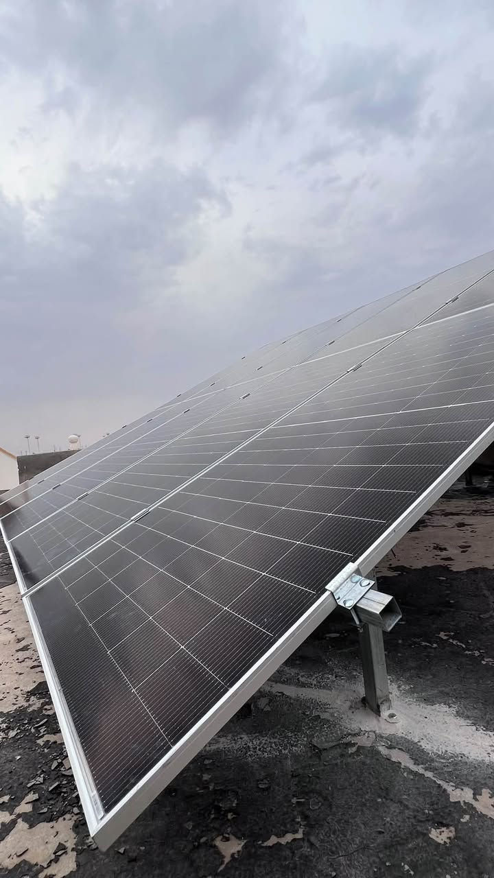طاقة شمسية • انفرتر ٦٫٦kW • بطارية ١٦٫٧kWh