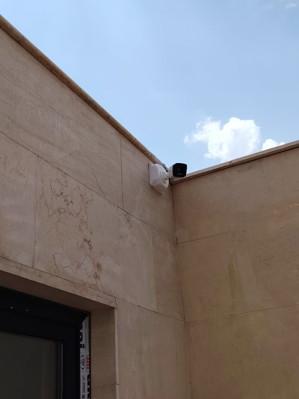 تنصيب وتجهيز كامرات مراقبة 
عندك كاميرا عطلانة؟
جهاز التسجيل ميسجل و الصورة مو واضحة و بيها تشويش؟
تريد تربط المنظومة بالنت و متعرف شلون؟
الحل يمنا !!
 لكاميرات المراقبة يوفر لكم كادر هندسي متخصص في نصب و صيانة الكاميرات
(نصب_صيانة_تجهيز_تبديل) لجميع انواع الكاميرات و المنظومات
و بسعر يناسبك!!!
وستا محمد 
***********
