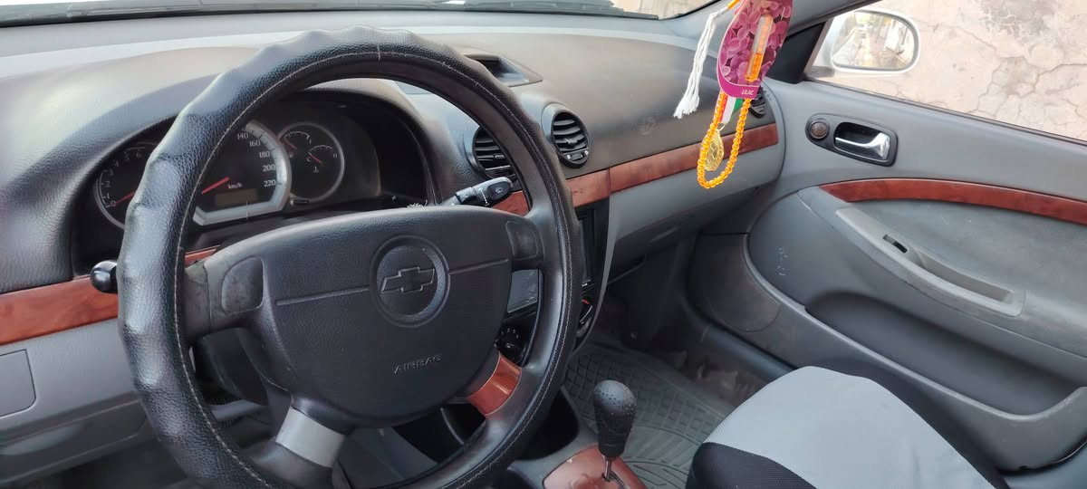 🚗 شفرۆلێت ئۆپترا صالۆن جانتا 2006 بۆ فرۆشتنوان
🔹 مودێل: 2006
🔹 ڕەنگ: سپی   بۆیاغ  بۆجوانی 
🔹 گێڕ: ئۆتۆماتیک 
🔹 مەکینە: 1.6کر
🔹 چوار جام: کارەباییاوە
 🔹 تایەرەکان: نوێ
🔹 تەبرید: سارد و گەرم، بە شێوەی باش کار دبۆجەکات
🔹 کیلۆمەتر: 300,000 کیلۆمەتر، حەقیقییکراوەتەوە
🔹 هەموو شتەکانی ئۆپترا لەگەڵیدایە
🔹 سەنەوی: بەسەرچووە
🔹 تحویل و غرامە: دەکرێت
🔹 وەرەقە و معاملە: بەردەستە
💰 نر53  گەڵا
📍 شوێن: کۆیە
📞 ژمارەی پەیوەندی: ***********
سەیارەیەکی کەم مەسروف و گونجاو بۆ هاتوچۆی ڕۆژانە، بۆ زانیاری زیاتر پەیوەندی بکەن. كويسينجاك, أربيل
