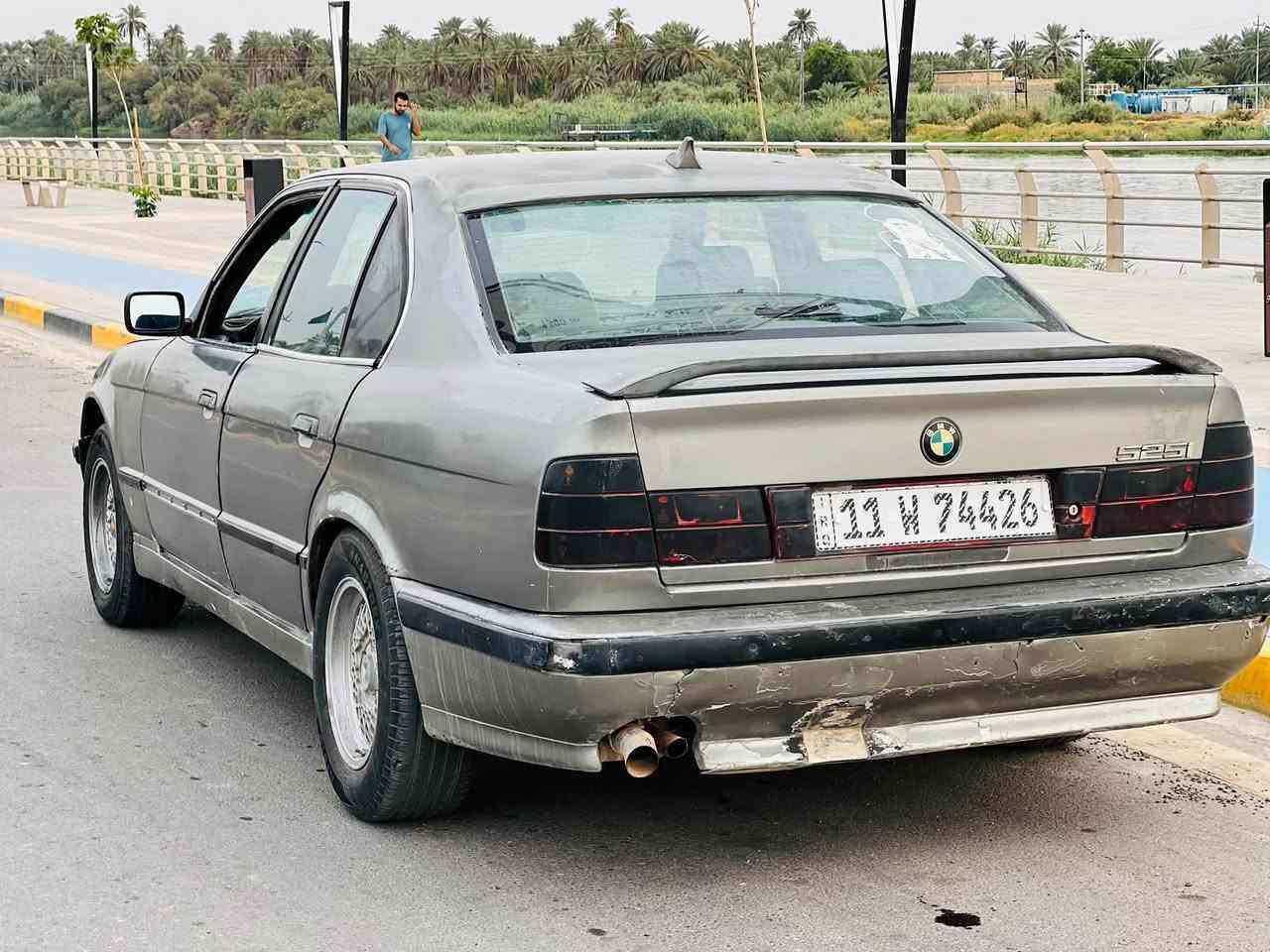 سلام وعليكم
بيئم دبليو 525موديل 1990
رقم بغداد دولي  
بسمي السياره  
مكينه وكير حاويه 
كير عادي. 
 مكانه واسط. كوت 
تجي تفحص. وتشوف شوف العين 
سعر 40$وبيه مجال. حك الجيه 
او مراوس حسب القناعه 
***********

‭***********‬
